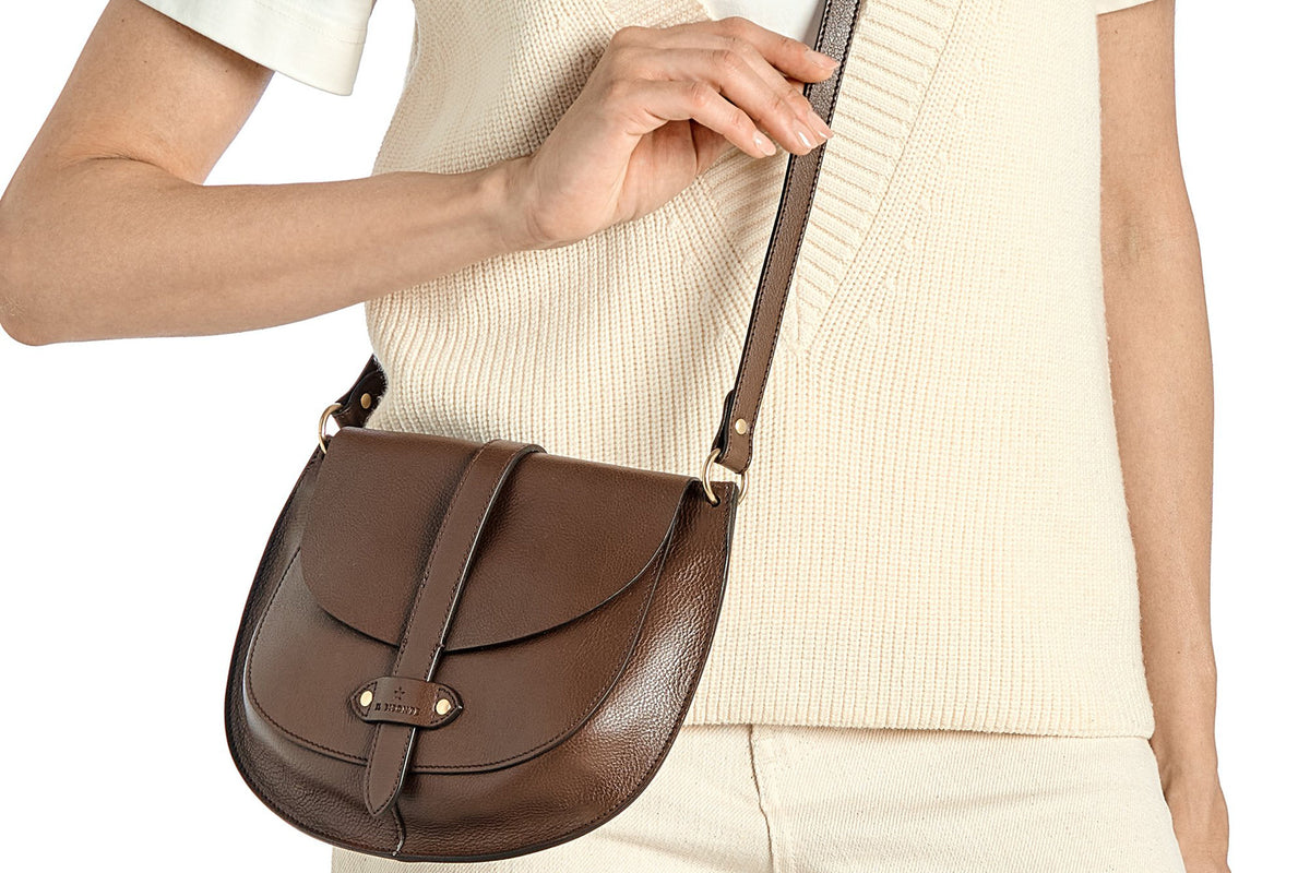 Lässig elegante Schulter- und Crossbody Satteltasche aus braunem Naturleder - Archivio