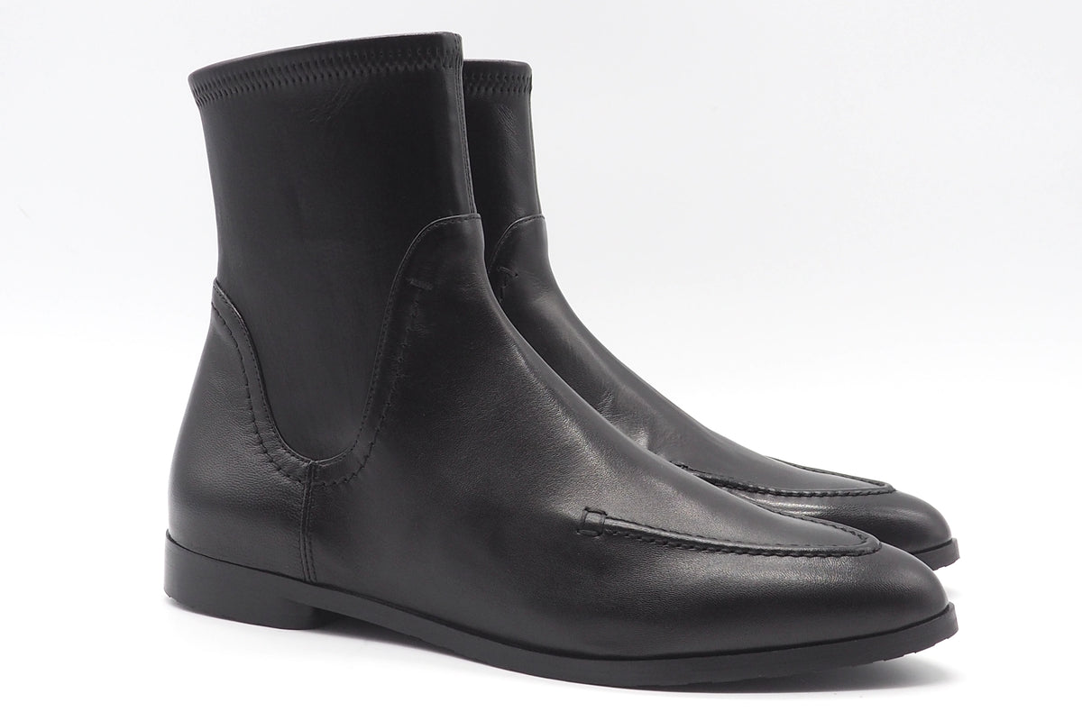 Damen Stiefelette im Moccassinstil aus anschmiegsamen Leder in Schwarz