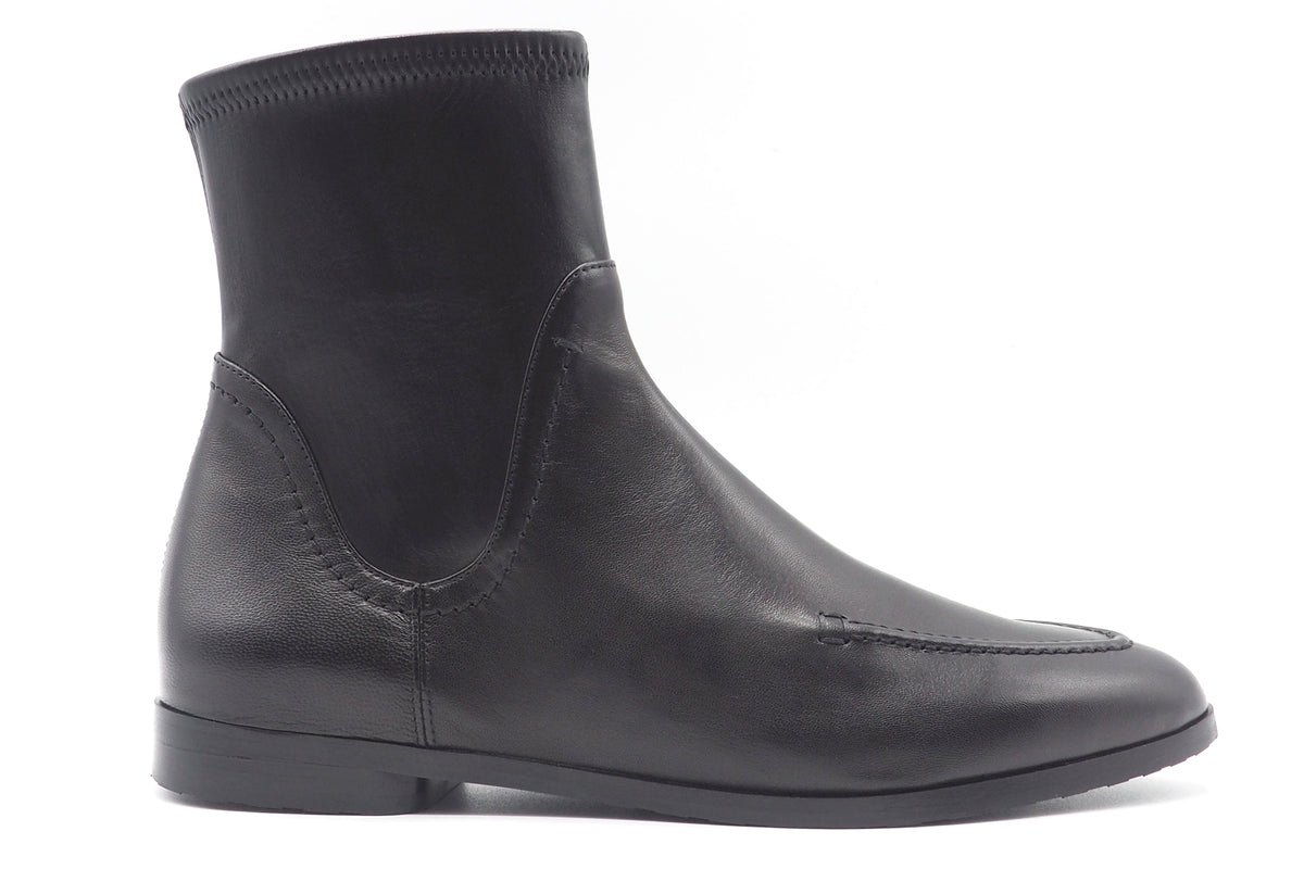 Damen Stiefelette im Moccassinstil aus anschmiegsamen Leder in Schwarz