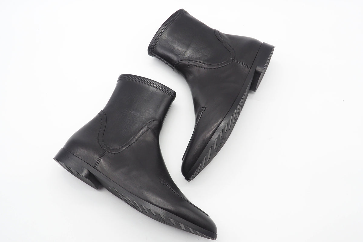 Damen Stiefelette im Moccassinstil aus anschmiegsamen Leder in Schwarz