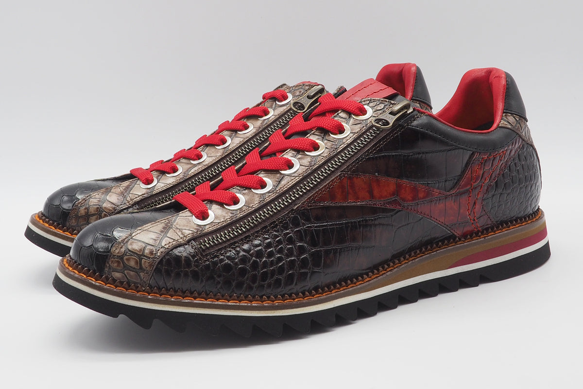 Extravaganter Herren Sneaker aus geprägtem Leder in Braun, Schwarz & Rot
