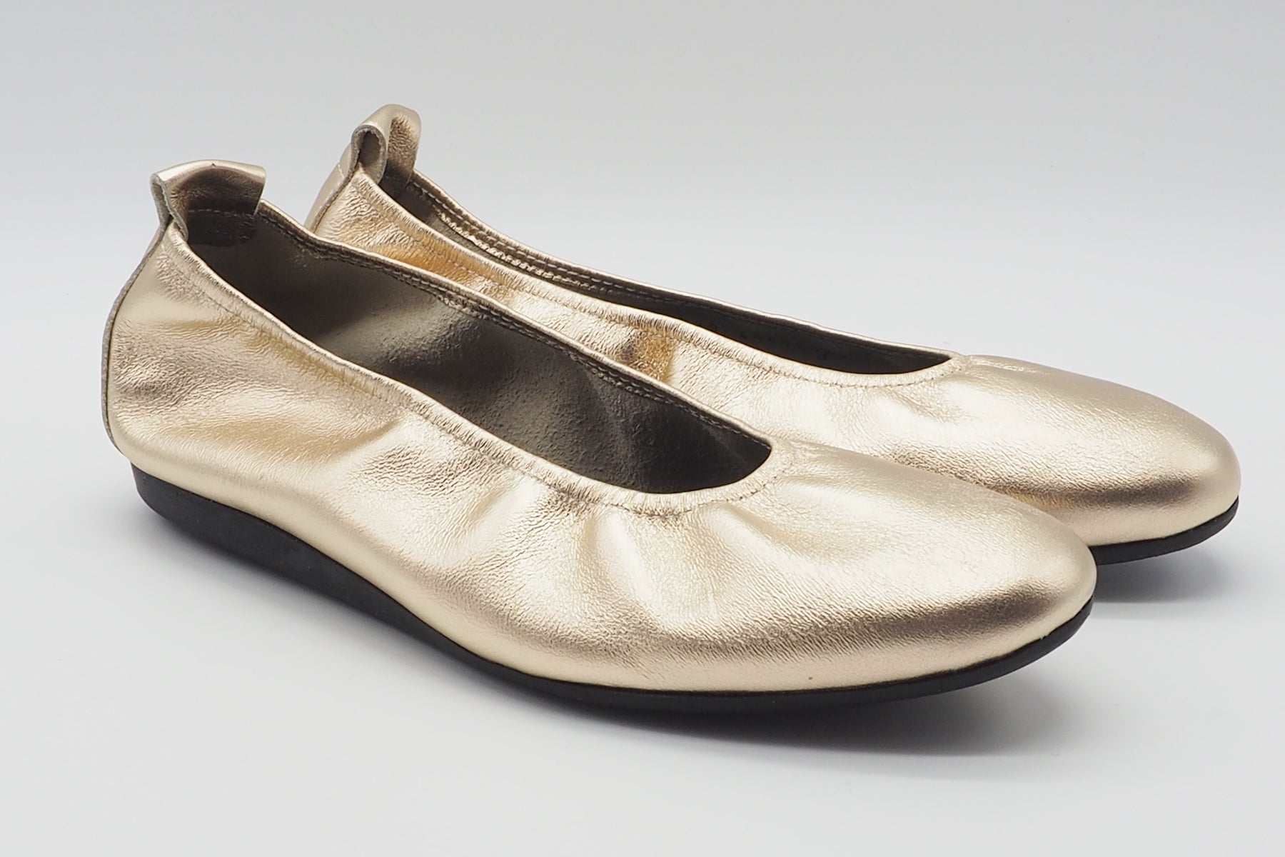 Damen Ballerina aus Metallicleder in Gold auf Naturkautschuksohle - Laius