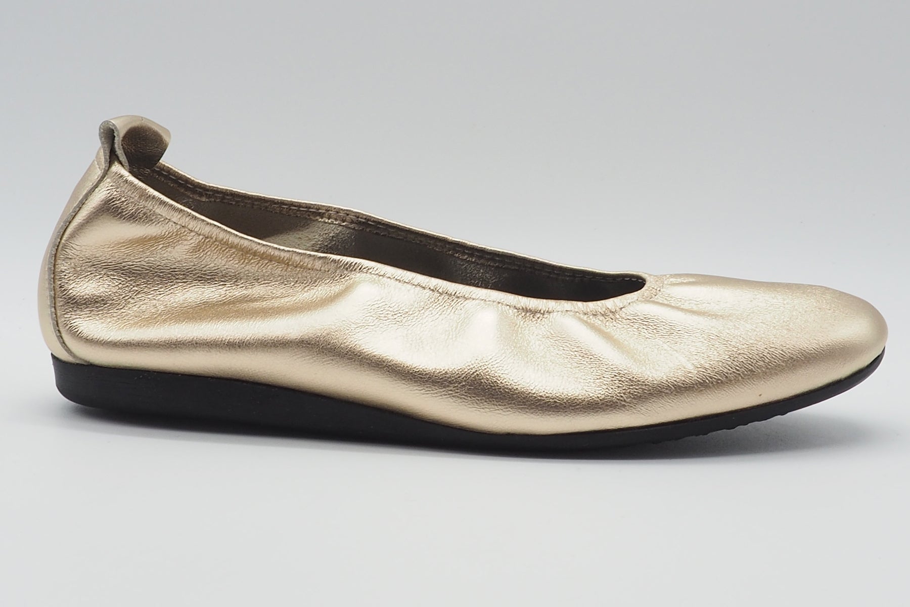 Damen Ballerina aus Metallicleder in Gold auf Naturkautschuksohle - Laius