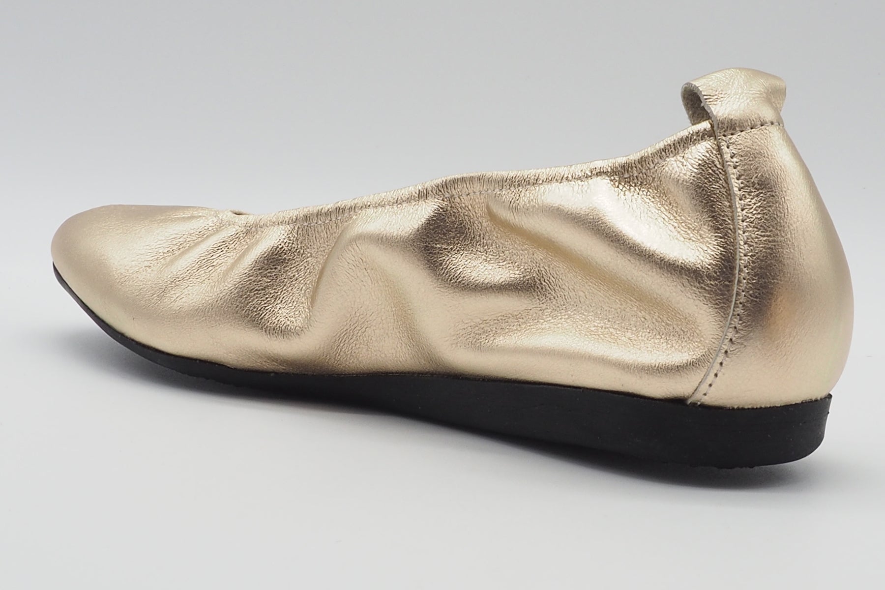Damen Ballerina aus Metallicleder in Gold auf Naturkautschuksohle - Laius