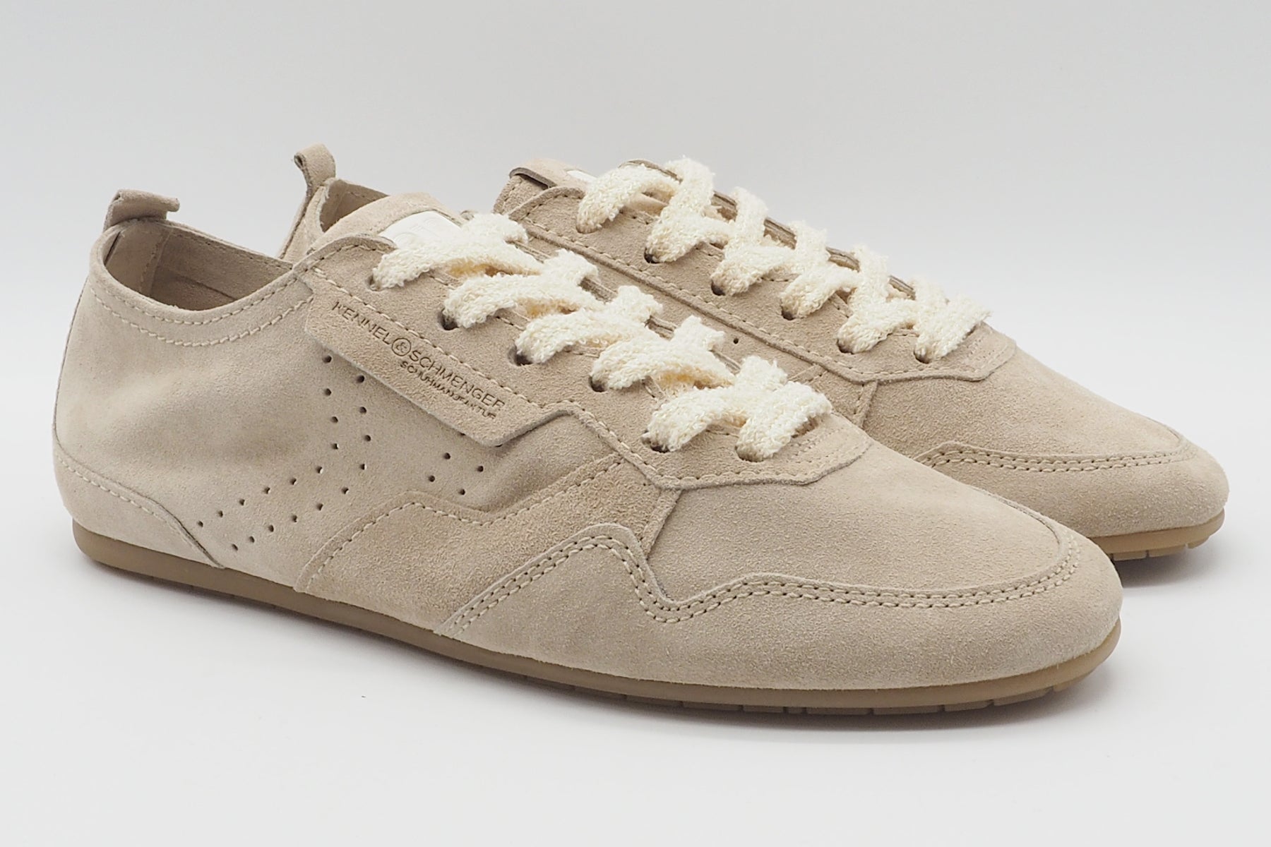 Damen Sneaker aus softem Veloursleder in Sand mit dünner Sohle