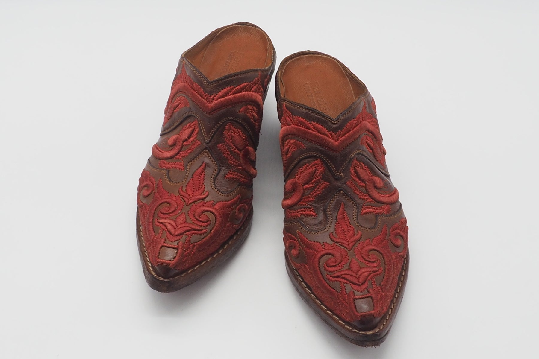 Aufwendig bestickter Damen Sabot im Westernstil in Leder - Rostbraun - 6cm Damen Mules & Sabots Fauzian Jeunesse