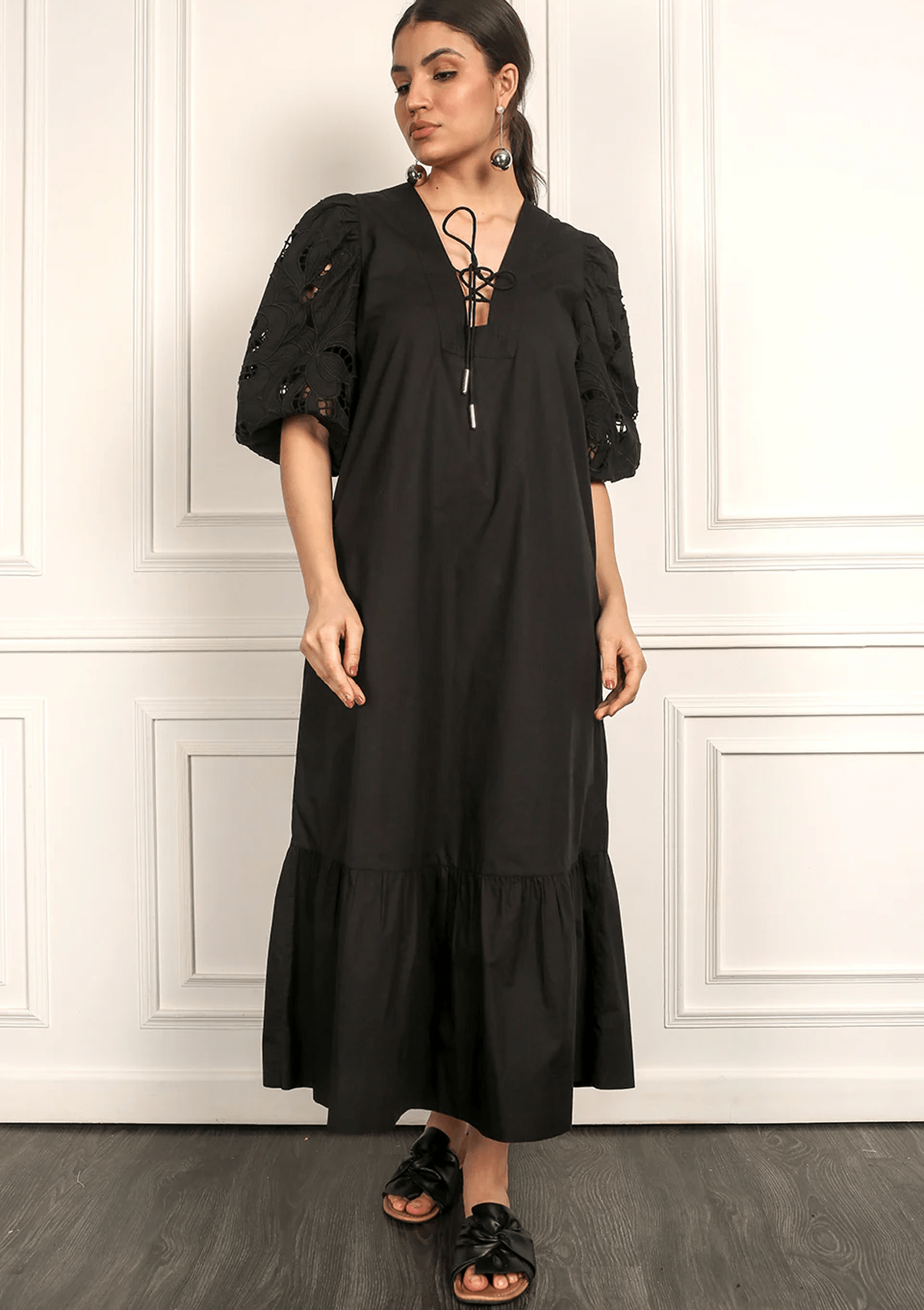 Boho Damen Sommerkleid in Schwarz mit Lochstickerei - Istanbul Damen Kleid Scarlett Poppies