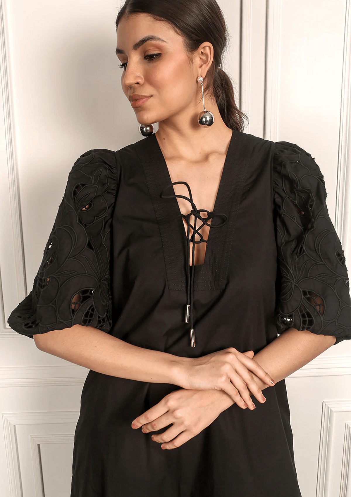 Boho Damen Sommerkleid in Schwarz mit Lochstickerei - Istanbul Damen Kleid Scarlett Poppies