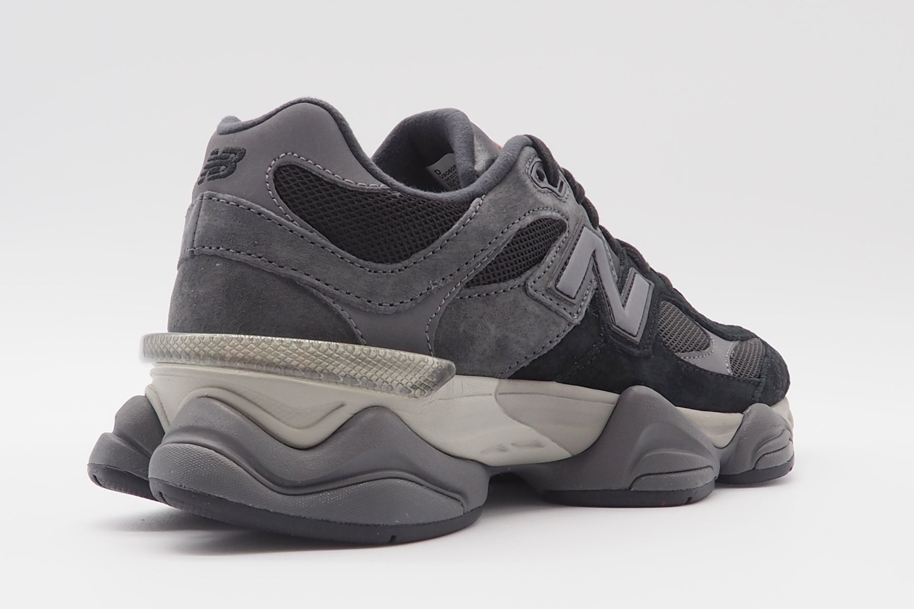 Coole Damen Sneaker U9060BLK aus Veloursleder & Mesh in Schwarz Damen Sneaker New Balance