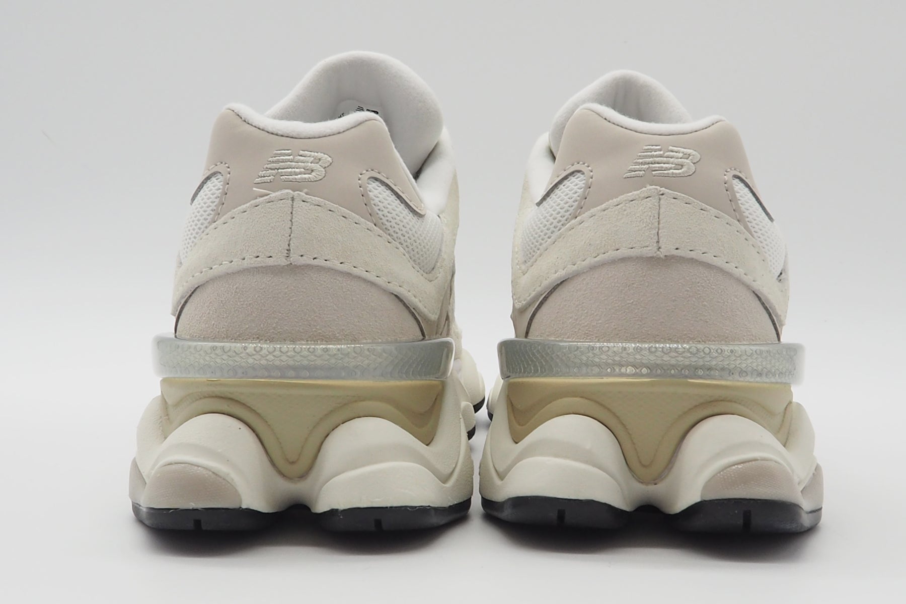 Coole Damen Sneaker U9060WHT aus Veloursleder & Mesh in Creme Damen Sneaker New Balance