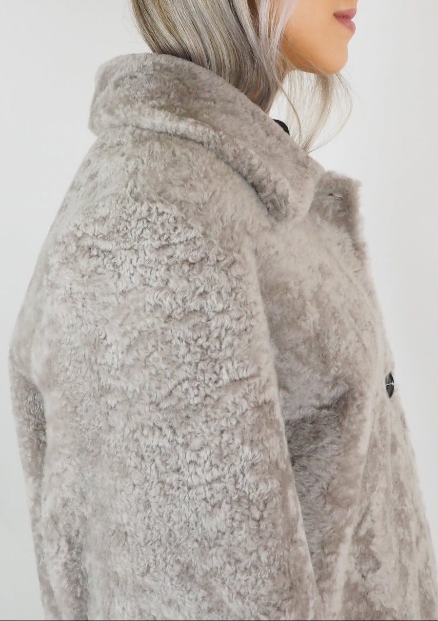 Damemantel aus edlem Lammfell in Tope - zum Wenden - Marta Damen Mantel Benedetta Novi