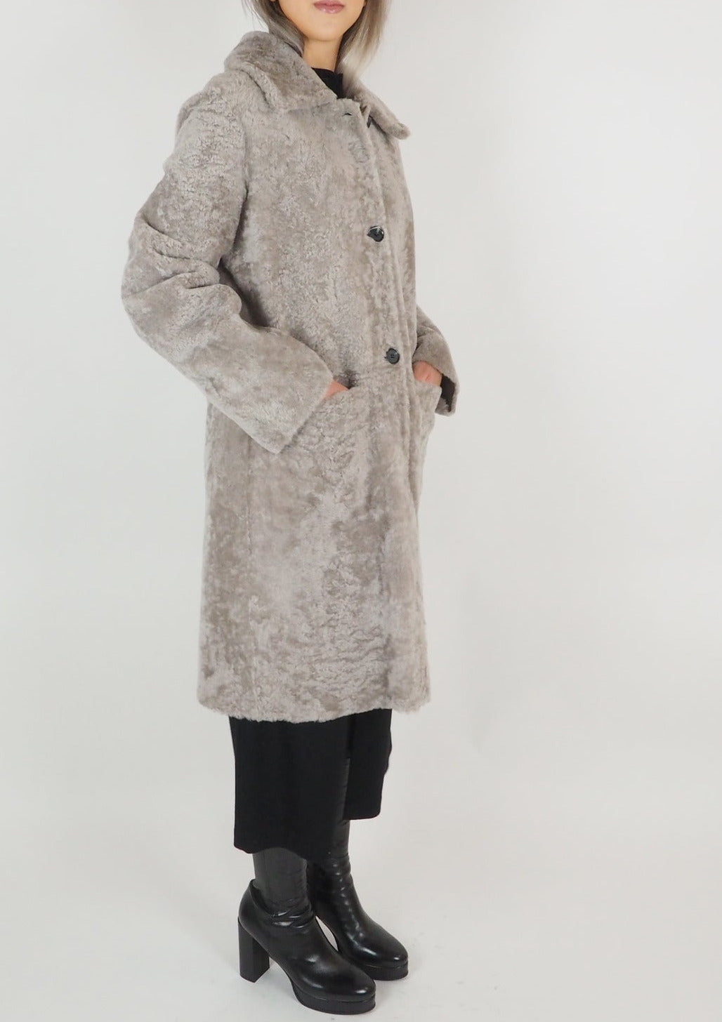 Damemantel aus edlem Lammfell in Tope - zum Wenden - Marta Damen Mantel Benedetta Novi