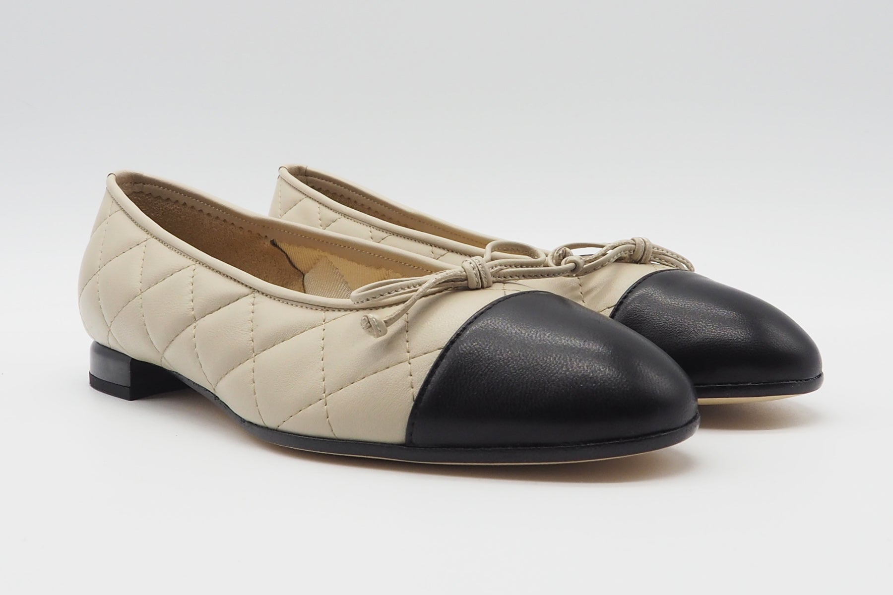 Damen Ballerina aus gesteppten Leder in Creme & Schwarz - Absatz 1,5cm Damen Ballerina Brunate