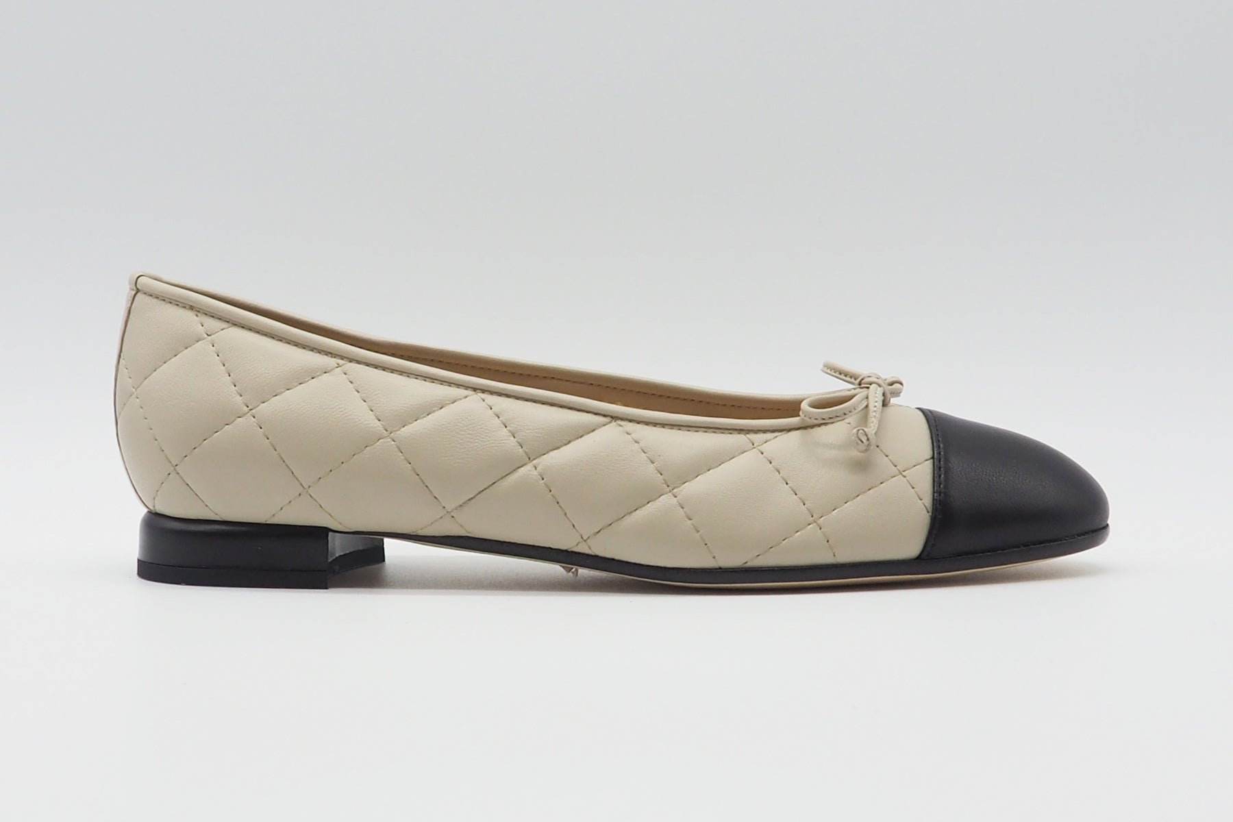 Damen Ballerina aus gesteppten Leder in Creme & Schwarz - Absatz 1,5cm Damen Ballerina Brunate