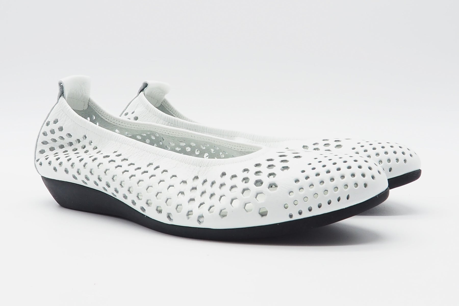 Damen Ballerina aus Glattleder in Weiß - Absatz 2cm Damen Ballerinas Arche