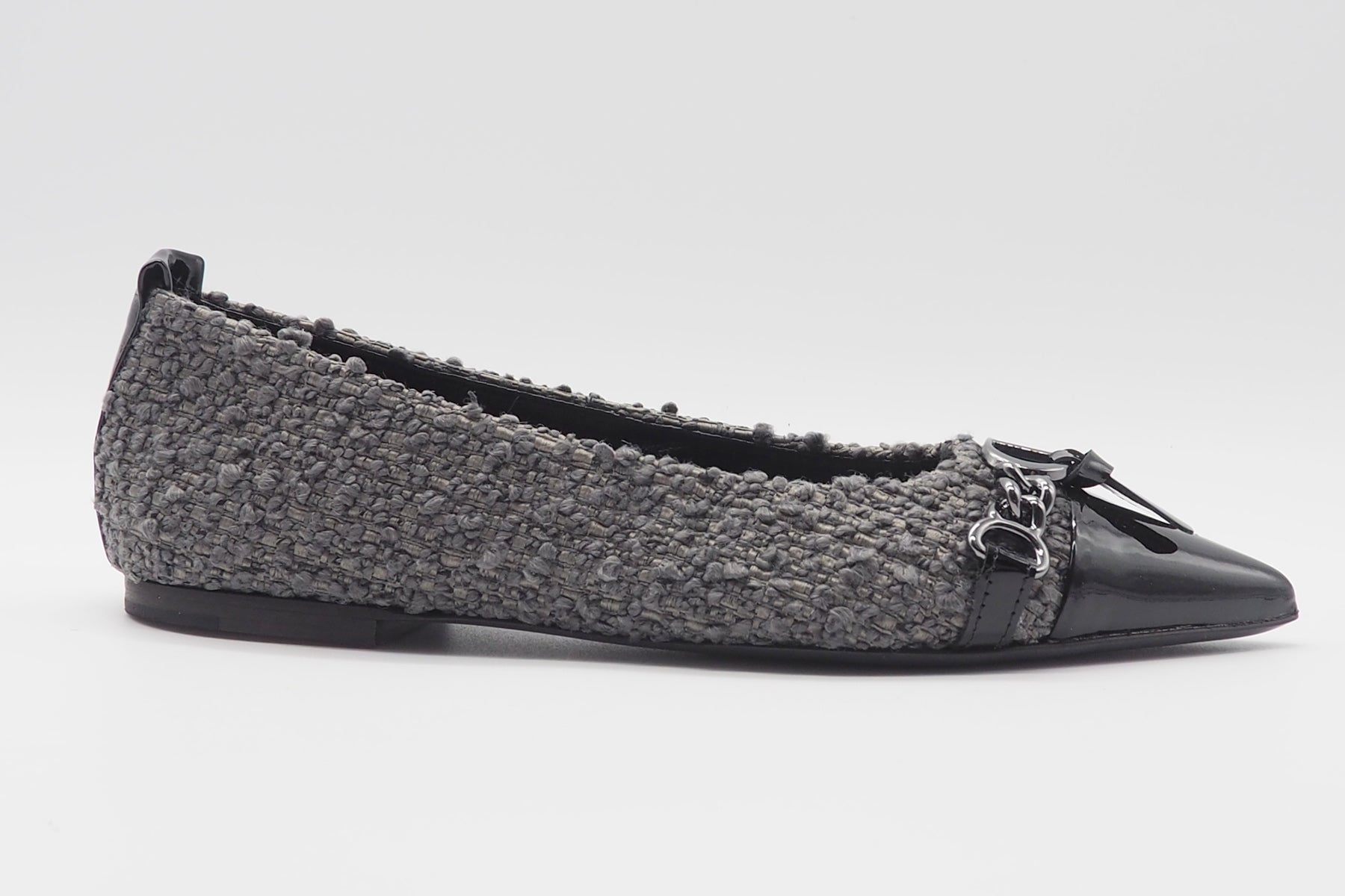 Damen Ballerina aus melangiertem Bouclé mit Lackspitze in Grau & Schwarz Damen Ballerinas Kennel & Schmenger