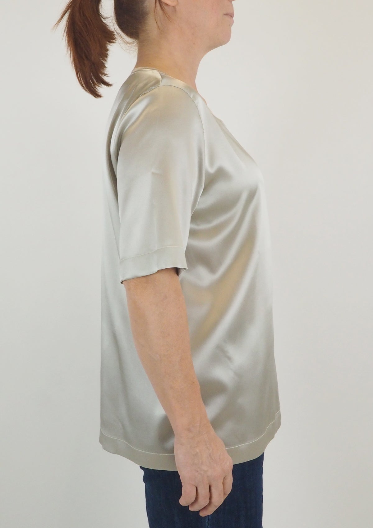 Damen Blusenshirt mit Kurzarm aus Seide in Beige - Fermo Damen Bluse 24 Blooming