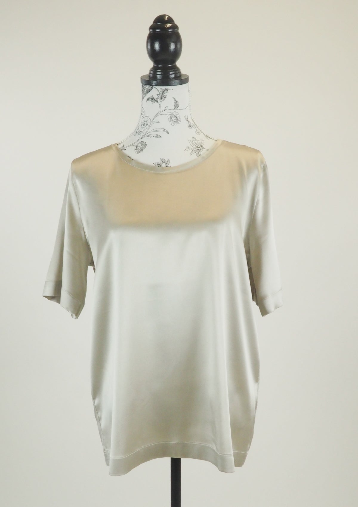 Damen Blusenshirt mit Kurzarm aus Seide in Beige - Fermo Damen Bluse 24 Blooming
