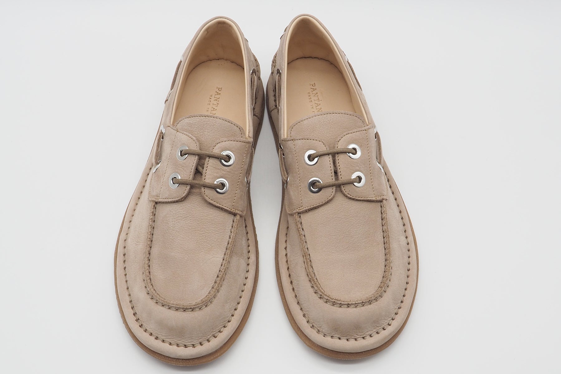 Damen Bootschuh in Nubukleder Sand - A-symmetrische Form Damen Loafers & Schnürer Pantanetti