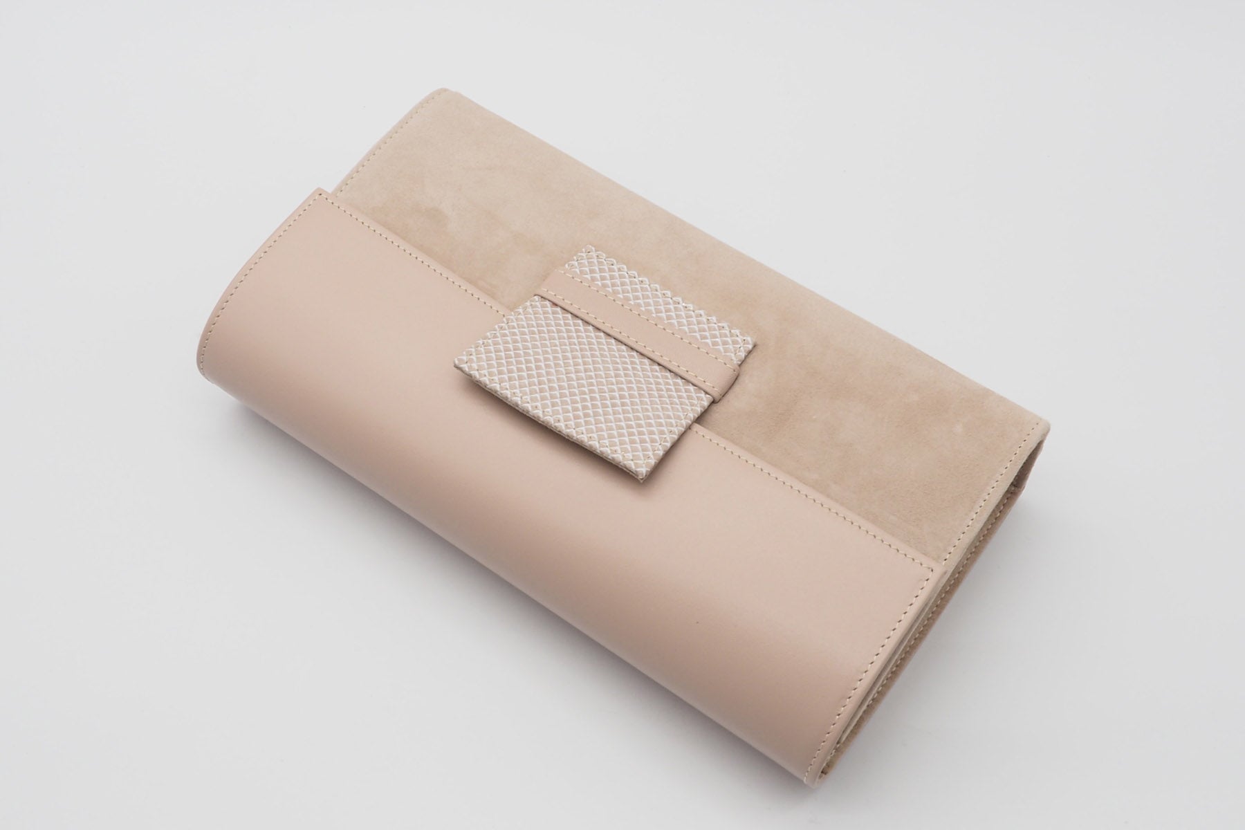 Damen Clutchbag aus Veloursleder & Glattlederr in Skin - mit Lederriemen Damen Clutchbag Brunate