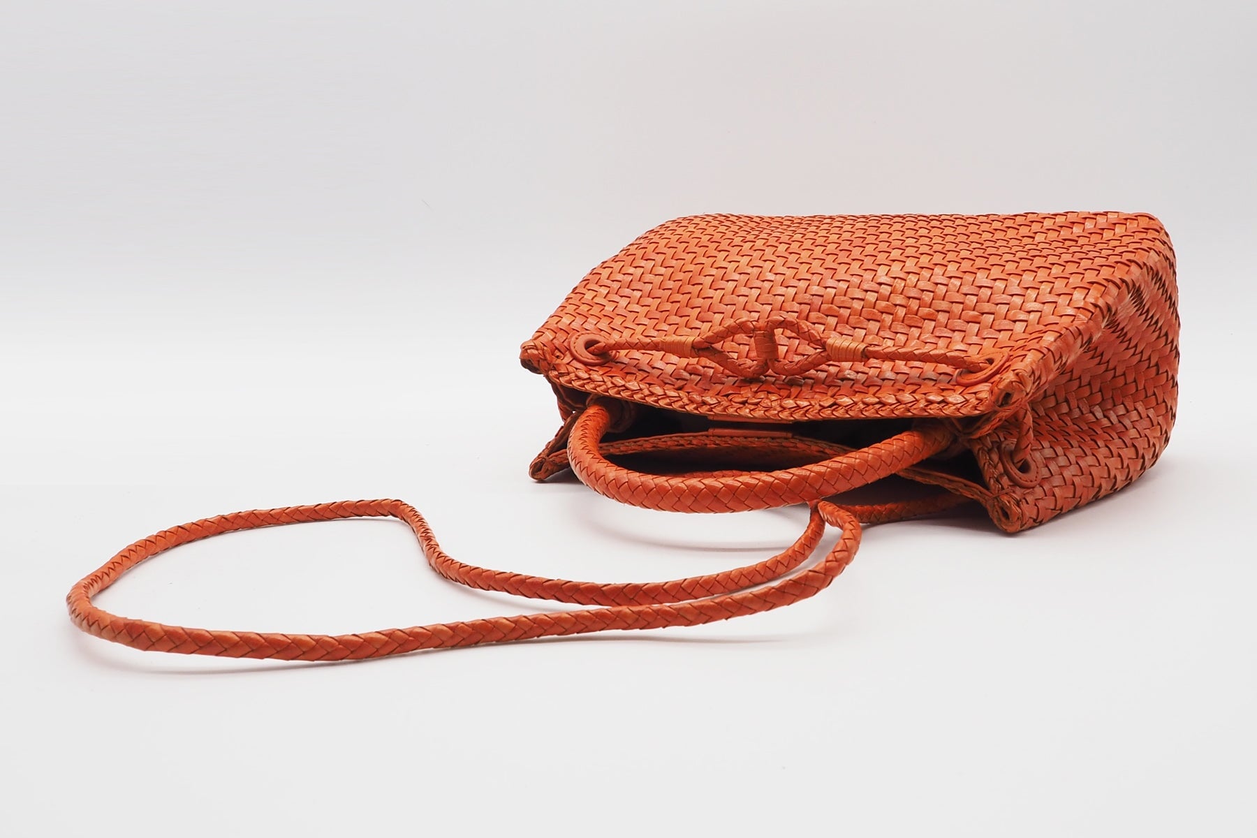Damen Crossbody aus gewebten Leder in Orange - Scarlet DJ Orange Taschen Crossbody & Schultertasche Allan K
