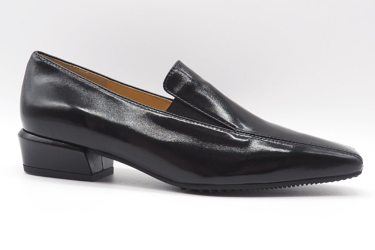 Damen Hochfrontpumps aus softem Glanzleder in Schwarz mit Gummisohle - 3cm Absatz Damen Pumps & Slings Brunate