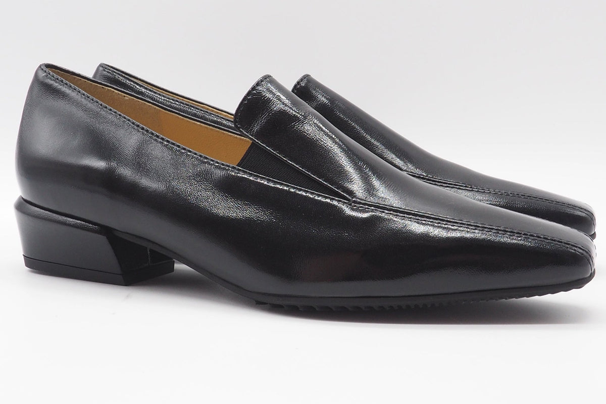 Damen Hochfrontpumps aus softem Glanzleder in Schwarz mit Gummisohle - 3cm Absatz Damen Pumps & Slings Brunate