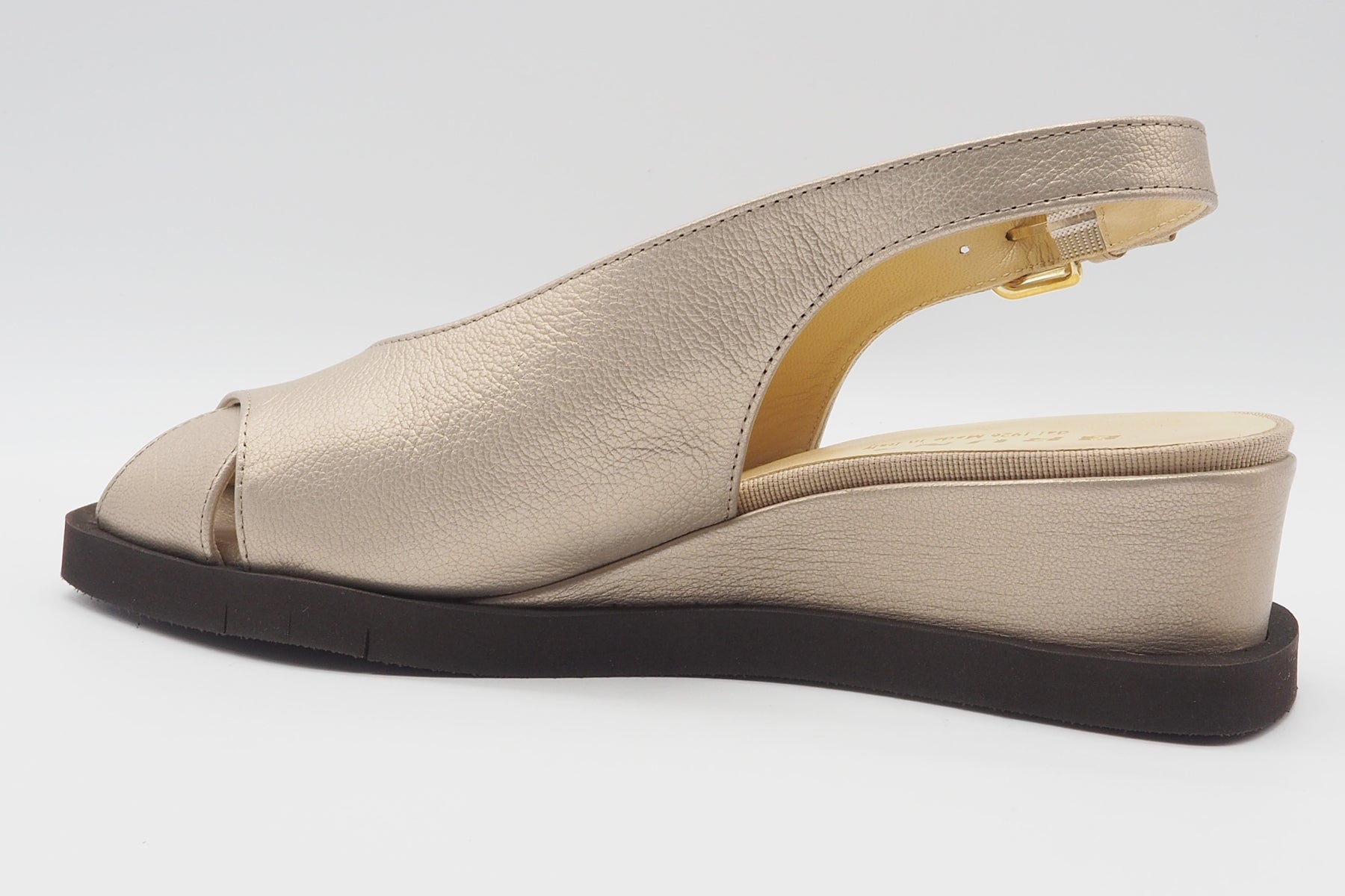 Damen Keilsandale aus Metallicleder in Gold - 4 cm Damen Sandale Brunate