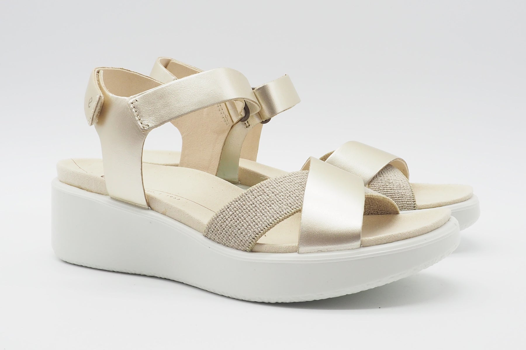 Damen Keilsandale in Leder Gold - mit Fußbett Damen Sandale Ecco