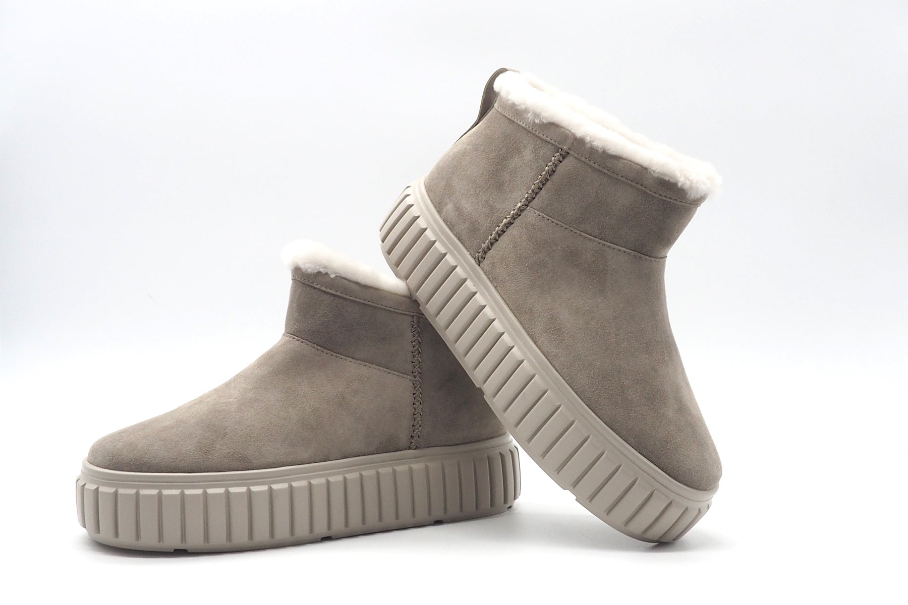 Damen Lammfellbooties zum Schlüpfen in Sand auf leichter Plateausohle - Zap Damen Boots & Booties Kennel & Schmenger