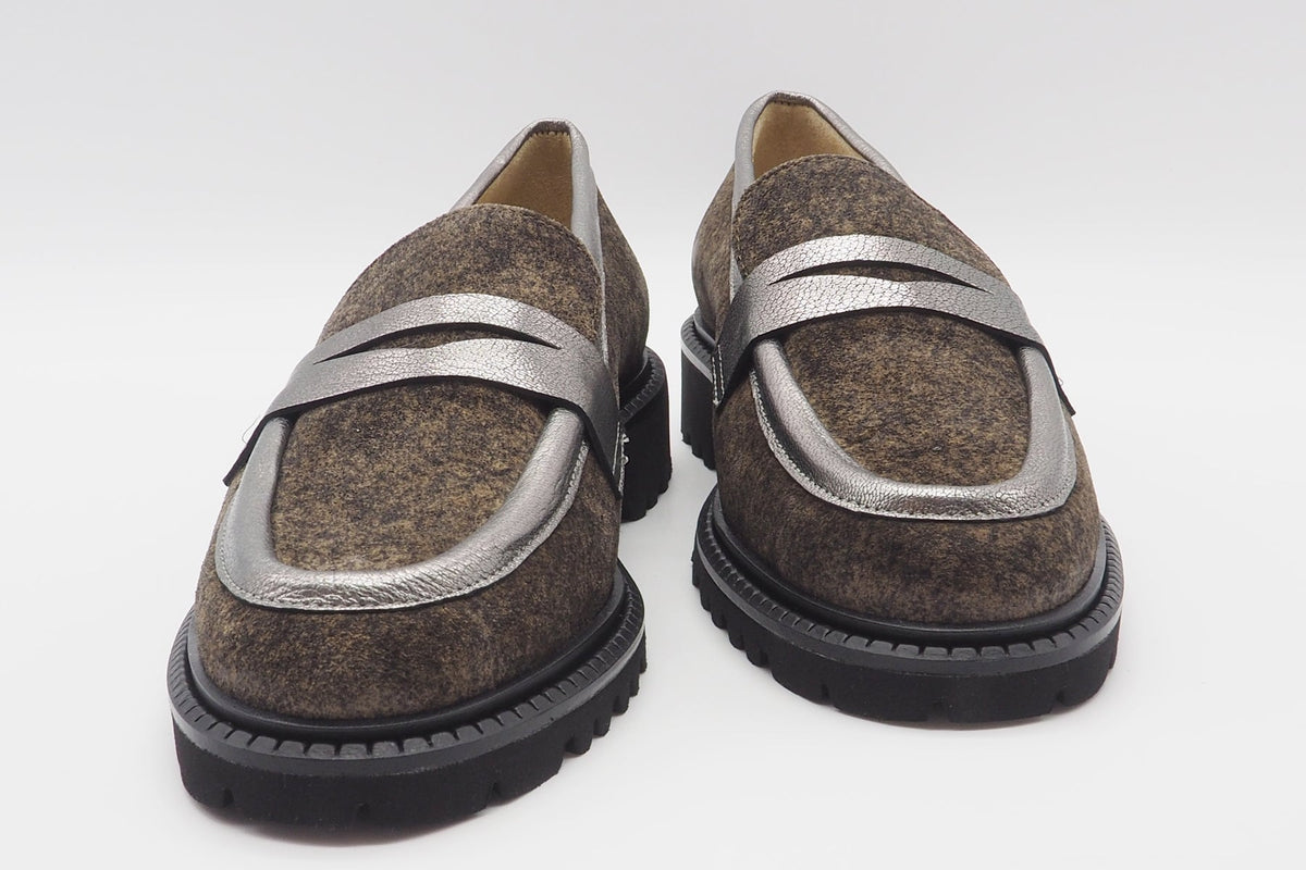Damen Loafer aus geprätem Velourslederin Grautönen & Superleichtsohle Damen Loafers & Schnürer Brunate