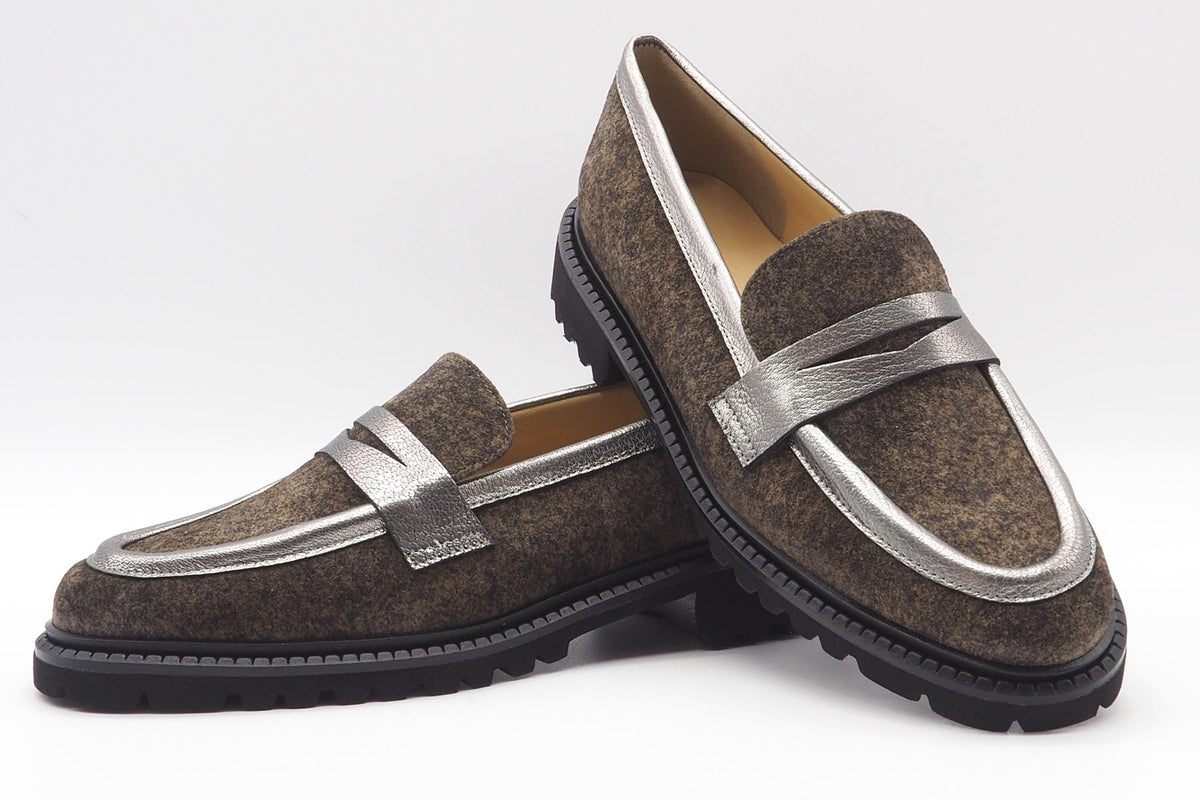 Damen Loafer aus geprätem Velourslederin Grautönen & Superleichtsohle Damen Loafers & Schnürer Brunate