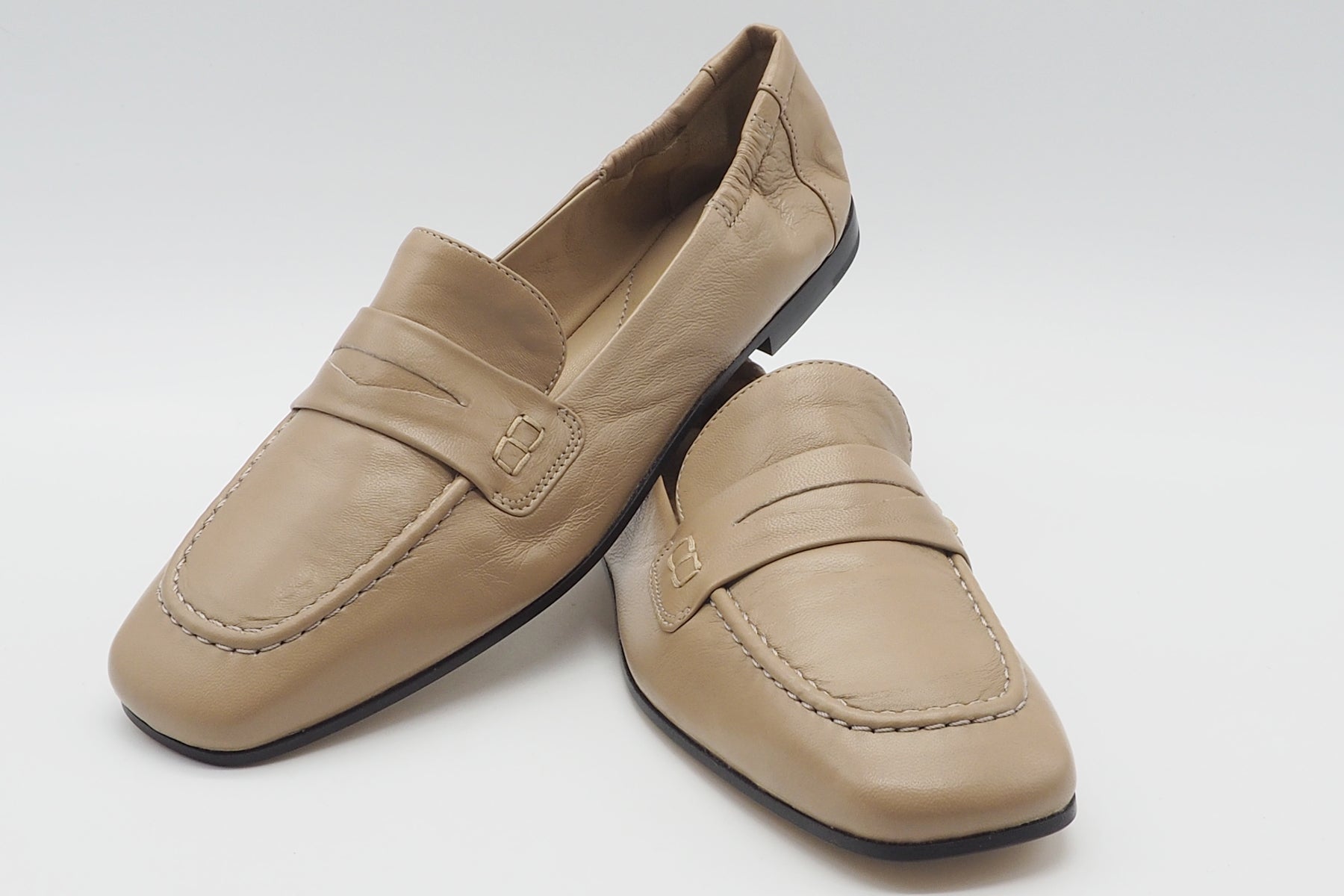 Damen Loafer aus Leder in Sand - Sacchettomachart & Karreeform Damen Loafers & Schnürer Pomme D'or