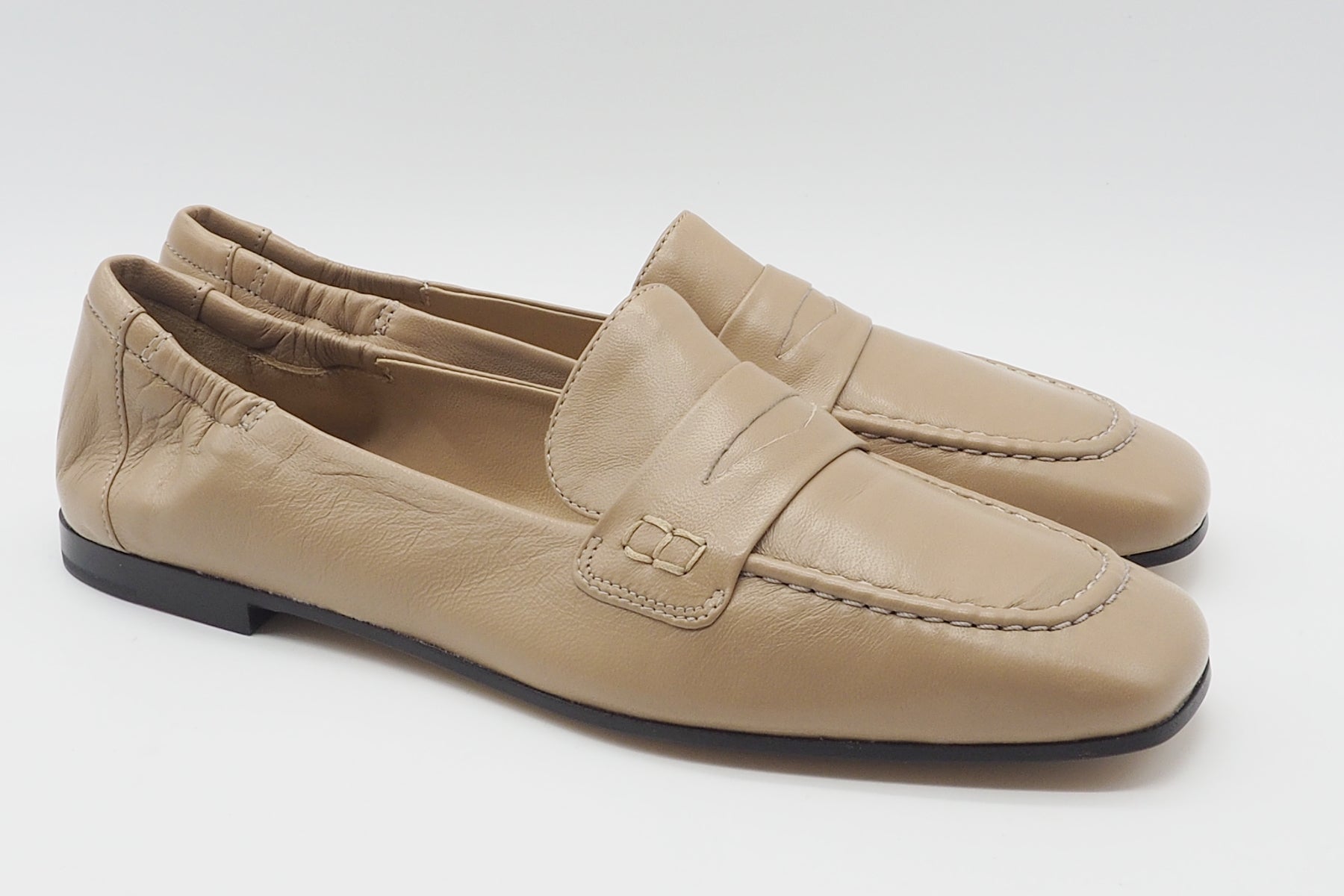 Damen Loafer aus Leder in Sand - Sacchettomachart & Karreeform Damen Loafers & Schnürer Pomme D'or