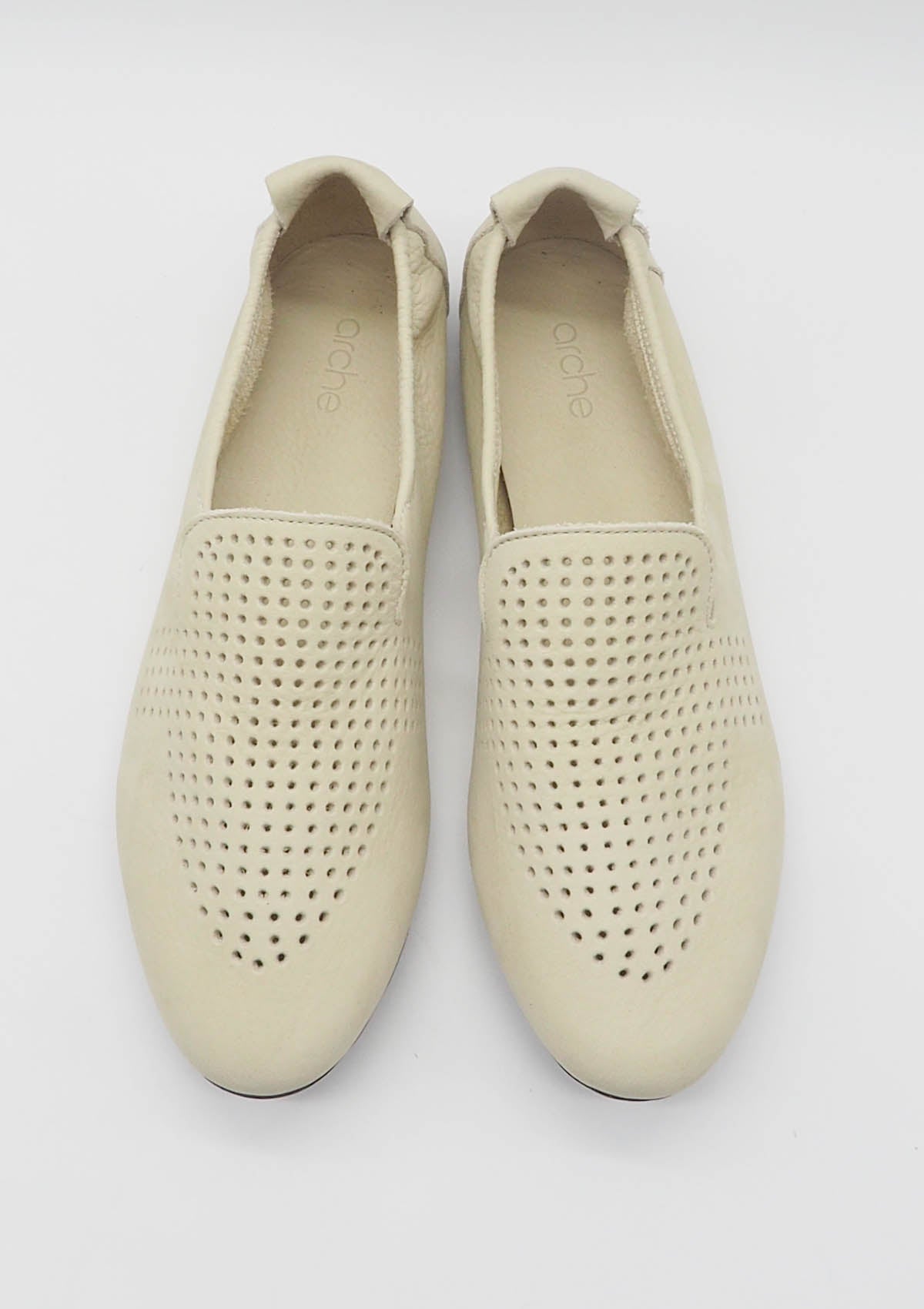 Damen Loafer aus softem Nubukleder in Creme - Fanhoo Damen Loafers & Schnürer Arche