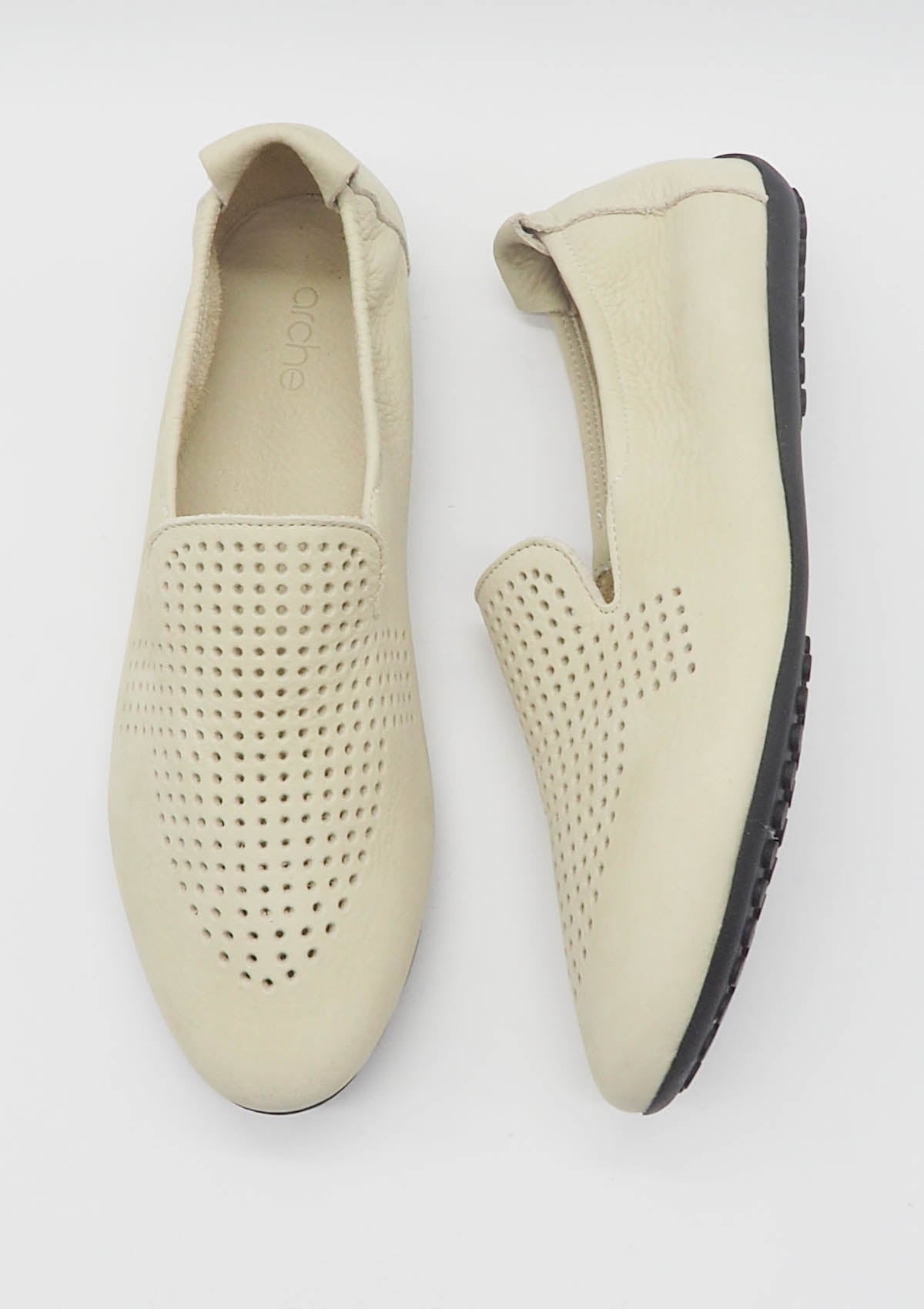 Damen Loafer aus softem Nubukleder in Creme - Fanhoo Damen Loafers & Schnürer Arche