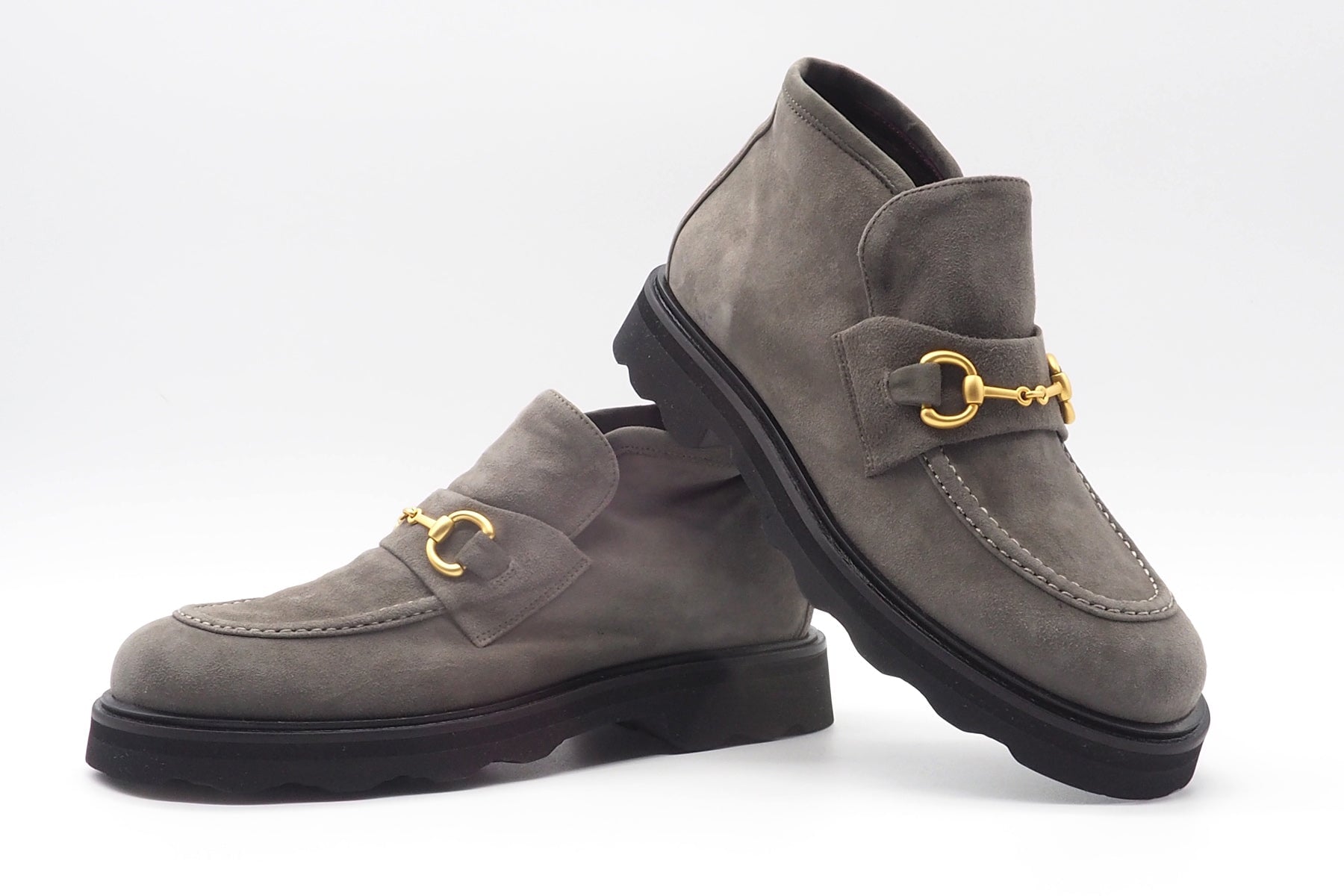 Damen Loafer-Stiefelette aus Velourleder in Grau mit goldener Trense Damen Stiefeletten Pomme D'or