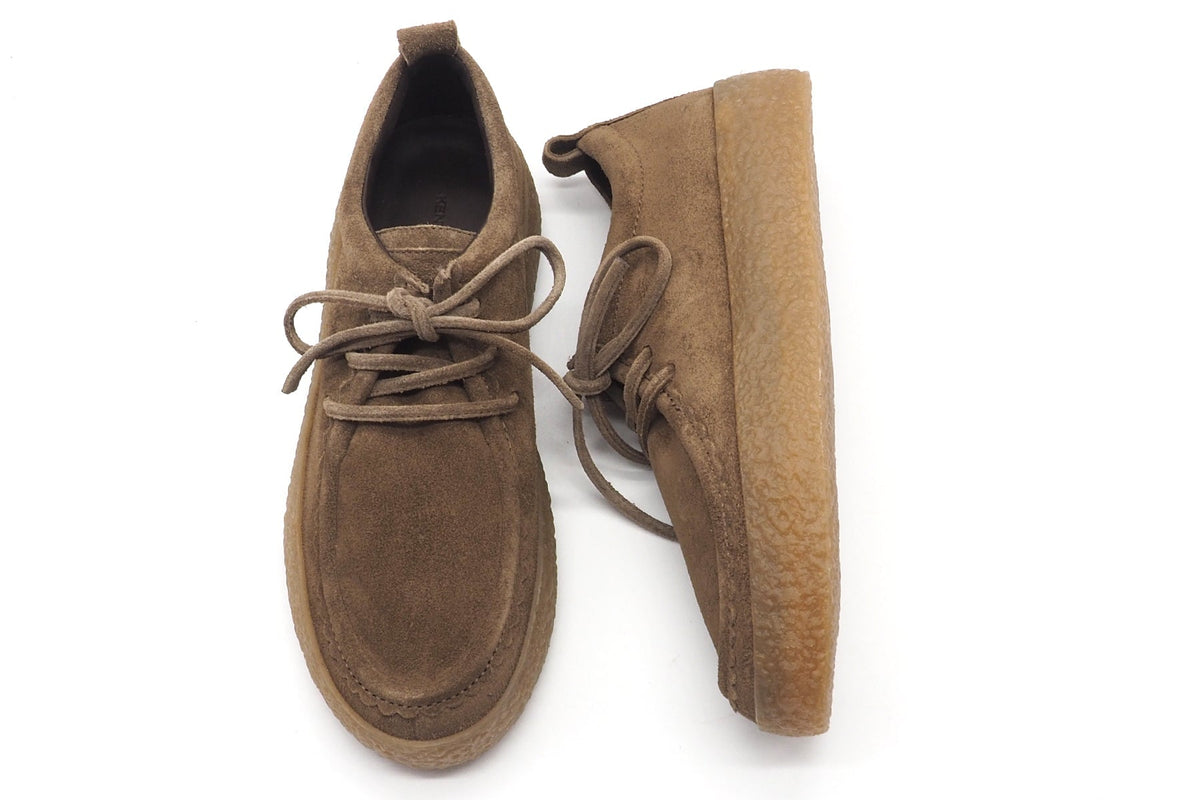 Damen-Moccasinschnürer aus Veloursleder in Braun mit Kreppsohlenoptik Damen Loafers & Schnürer Kennel & Schmenger