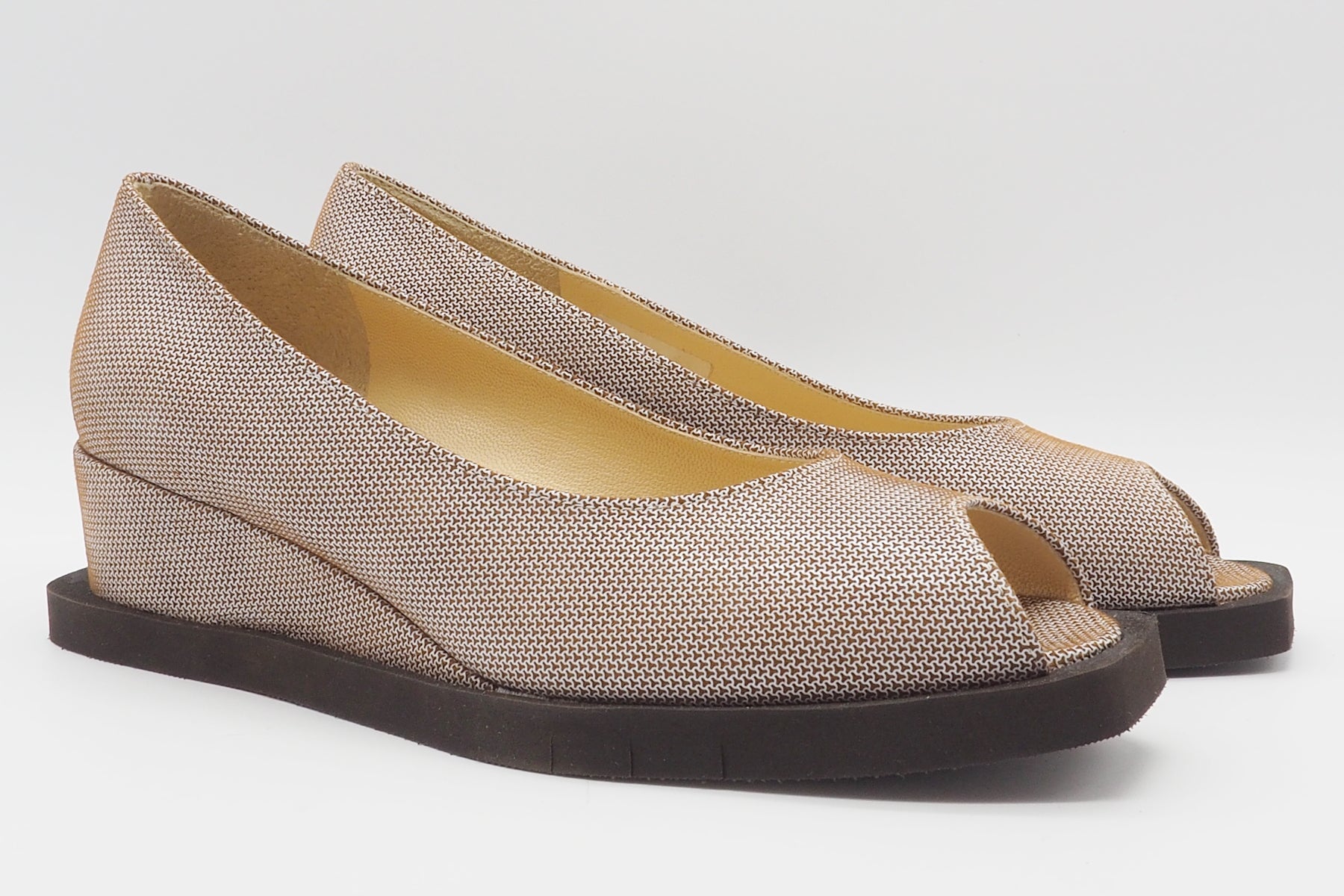 Damen Peep-Toe aus geprägtem Leder in Braun - 4 cm Keil Damen Sandale Brunate