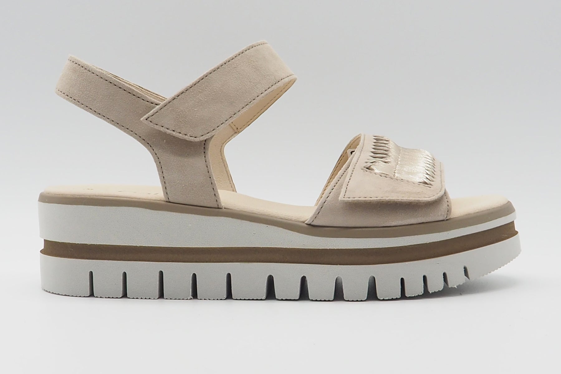 Damen Plateau-Sandale aus Veloursleder in Beige Damen Sandalen Gabor