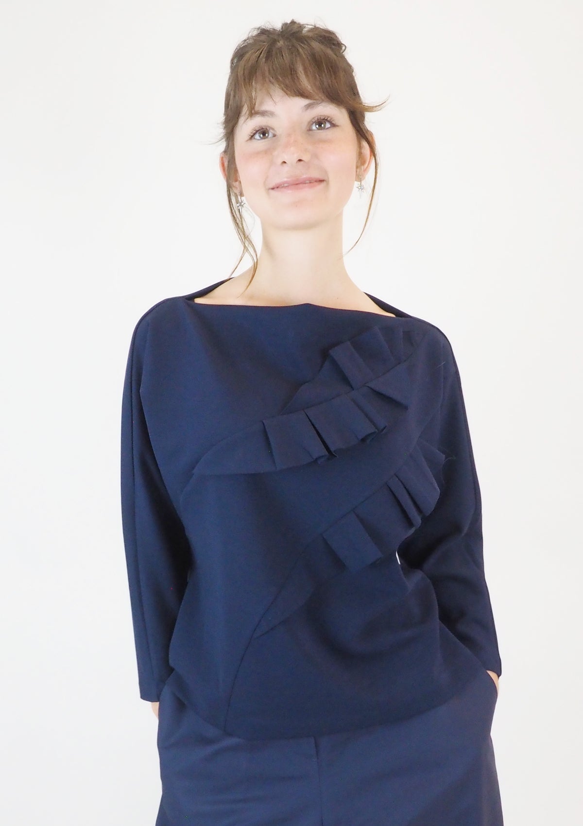 Damen Pullover aus Mischfaser in elegantem Dunkelblau mit Volant Damen Pullover Psophia