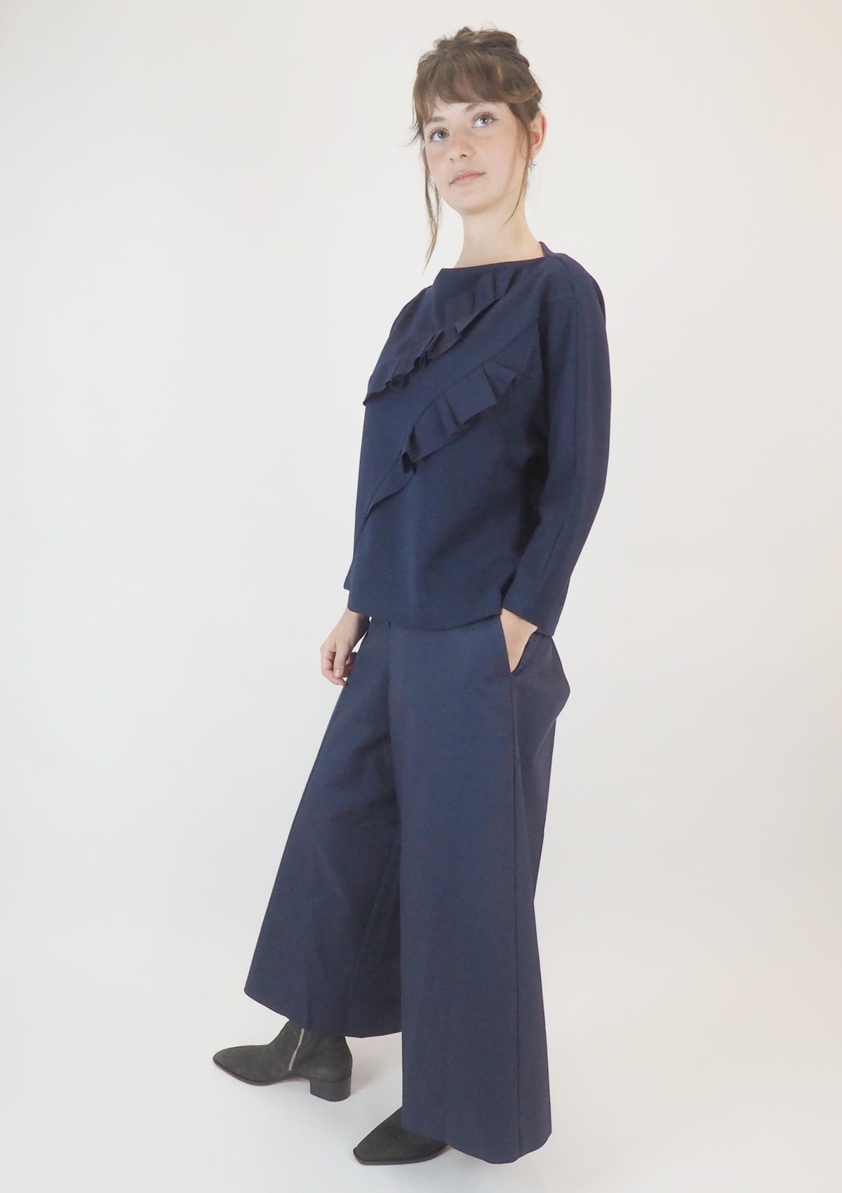 Damen Pullover aus Mischfaser in elegantem Dunkelblau mit Volant Damen Pullover Psophia