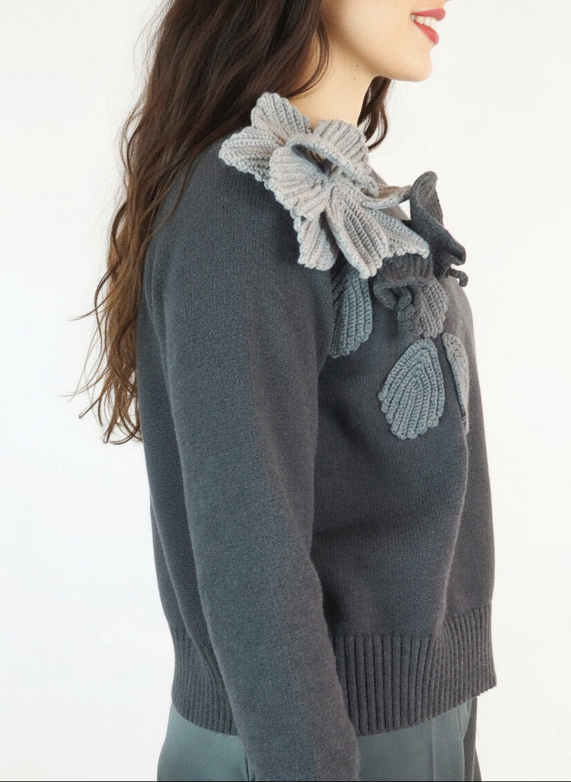 Damen Pullover mit Häkelblüten in Grau Damen Pullover Psophia