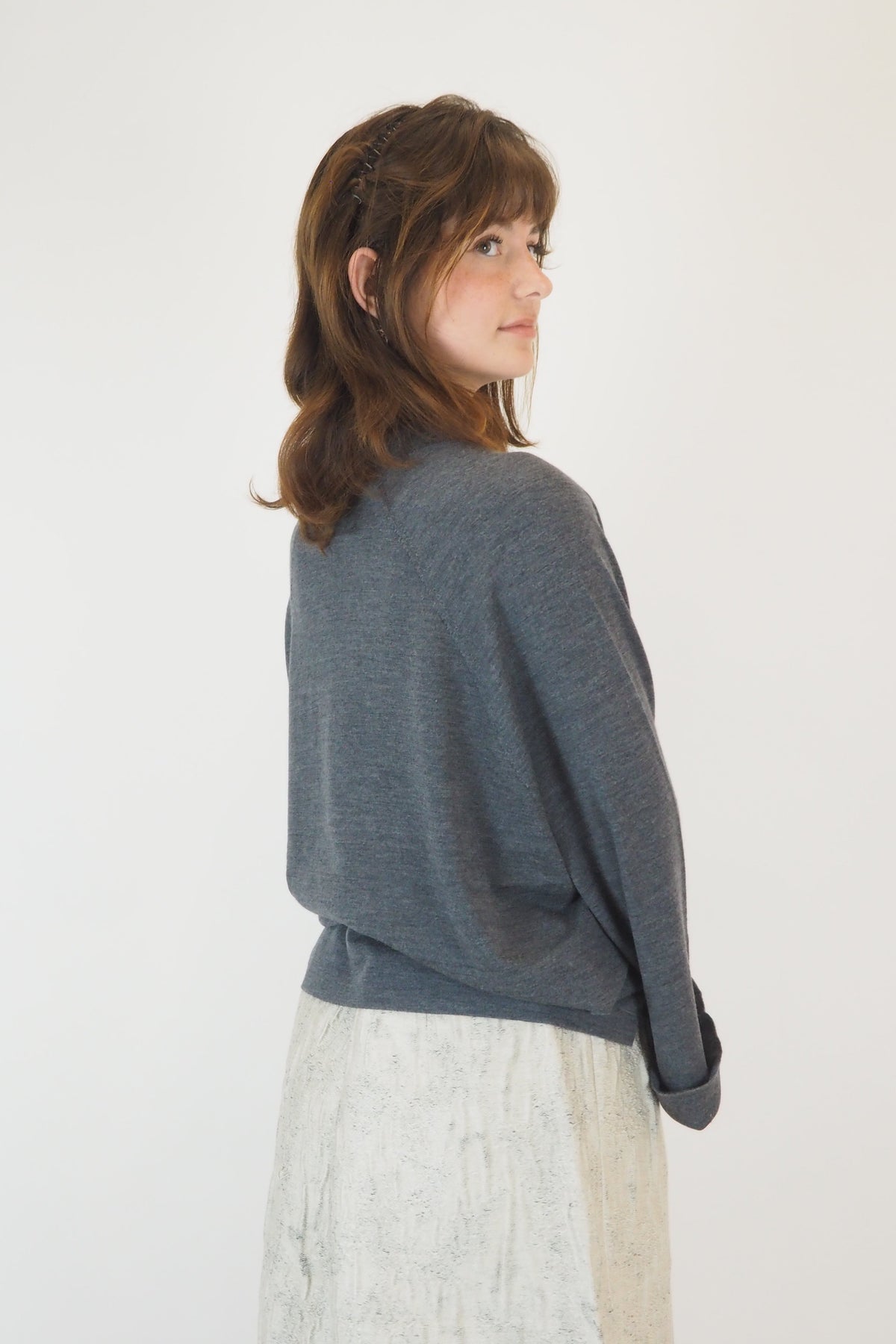 Damen Pullover mit V-Ausschnitt aus extra feiner Merino Wolle in Grau Damen Pullover Psophia