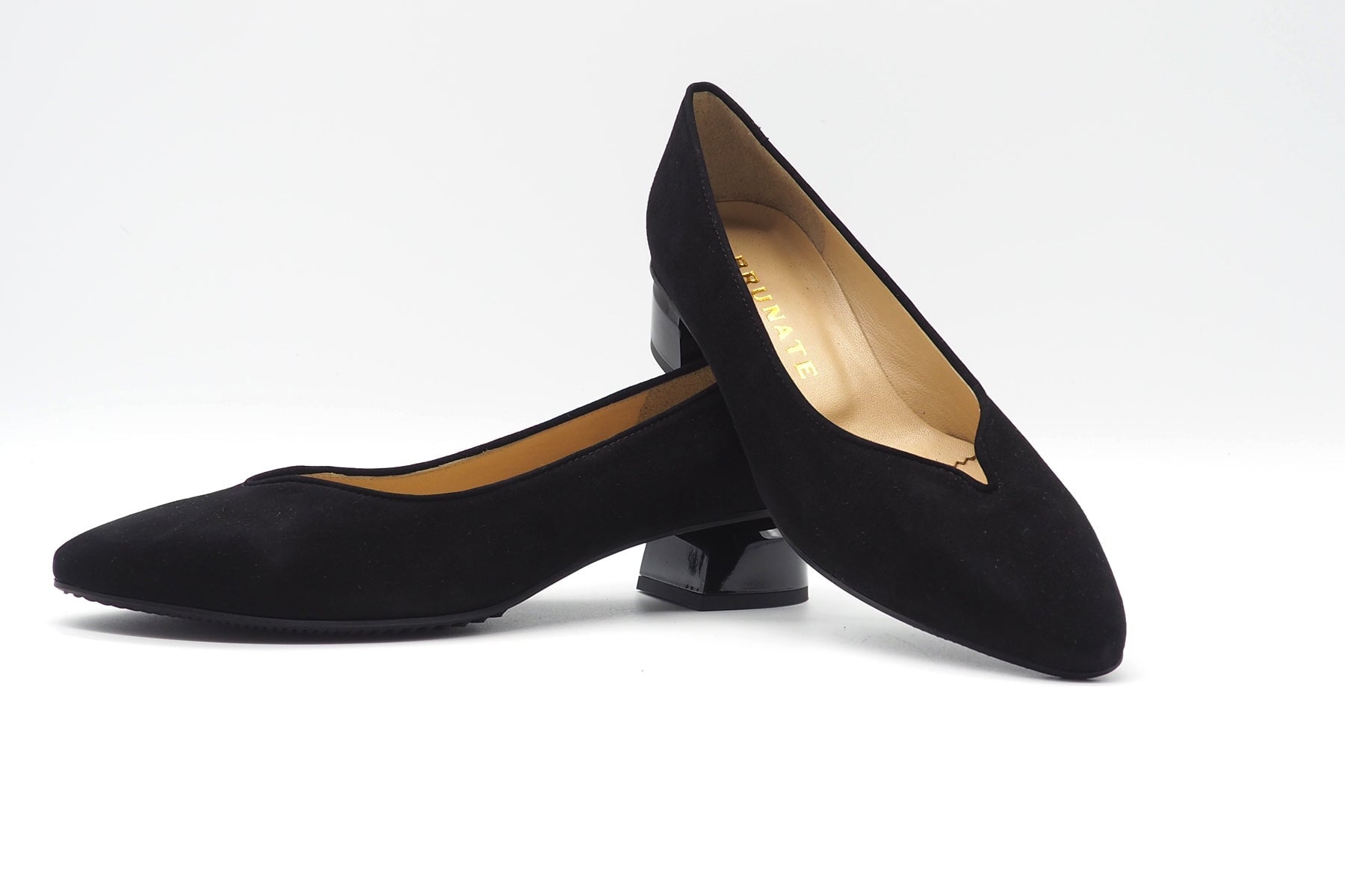 Damen Pumps aus Veloursleder in Schwarz mit weicher Gummisohle Damen Pumps Brunate