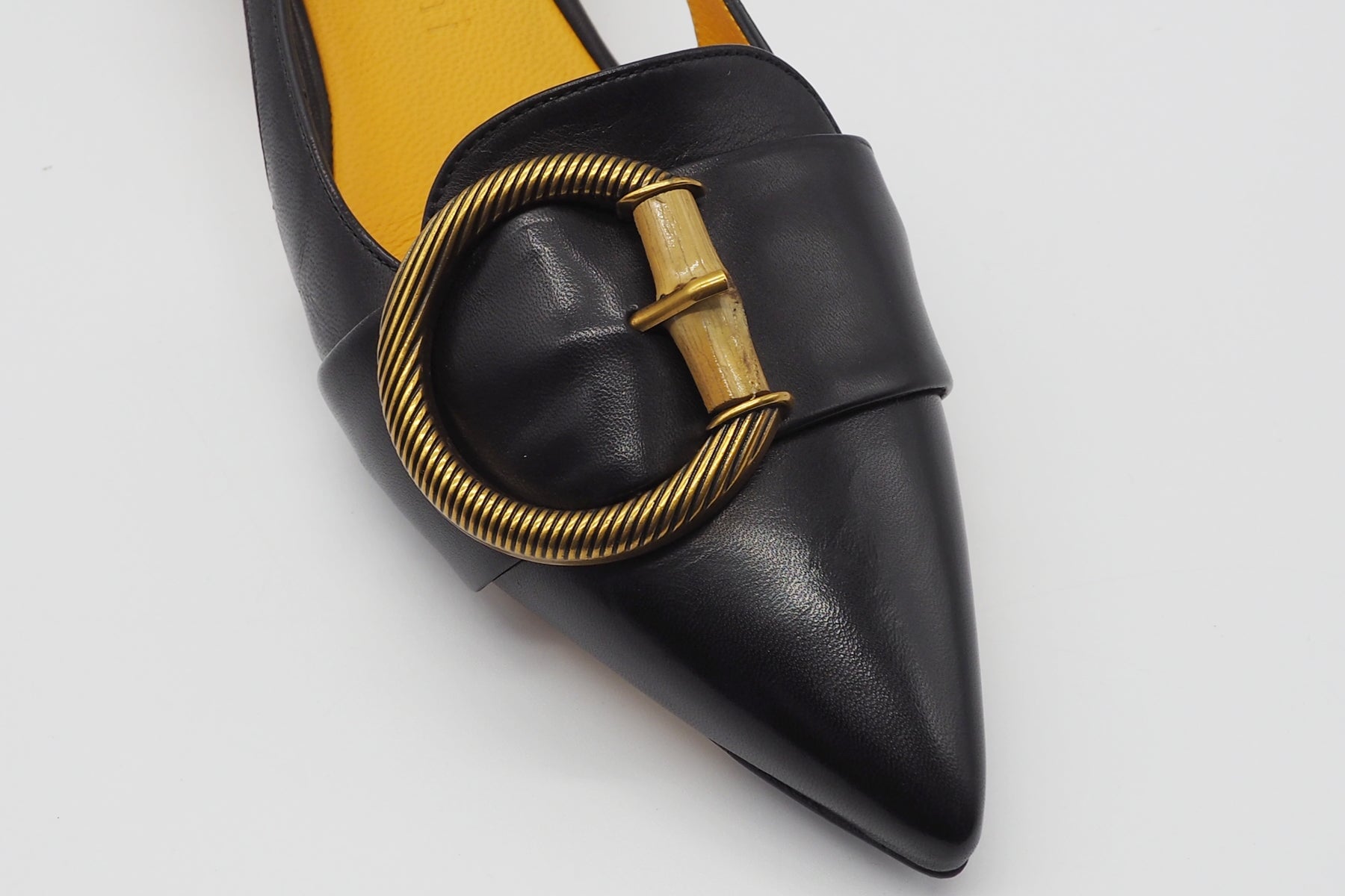 Damen Pumps mit Schnalle aus Glattleder in Schwarz - 3cm Absatz Damen Pumps Mara Bini