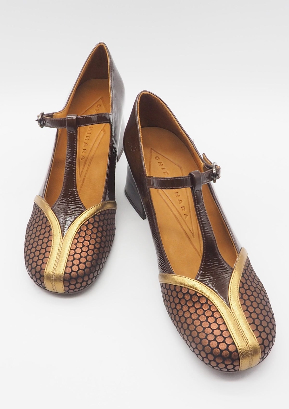 Damen Pumps mit T-Spange in Braun & Metalliceffekten in Bronze - Molma - 6 cm Damen Pumps & Slings Chie Mihara