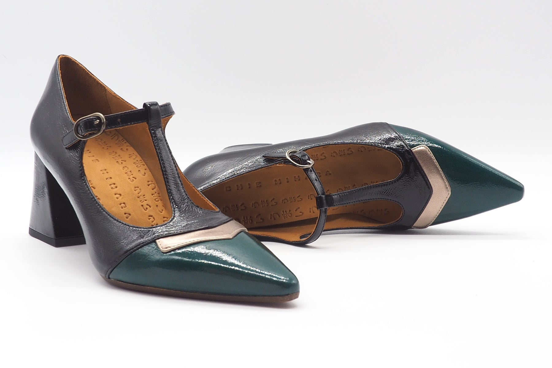 Damen Pumps mit T-Spange in Lackleder in Schwarz & Grün - Aumi Damen Pumps Chie Mihara