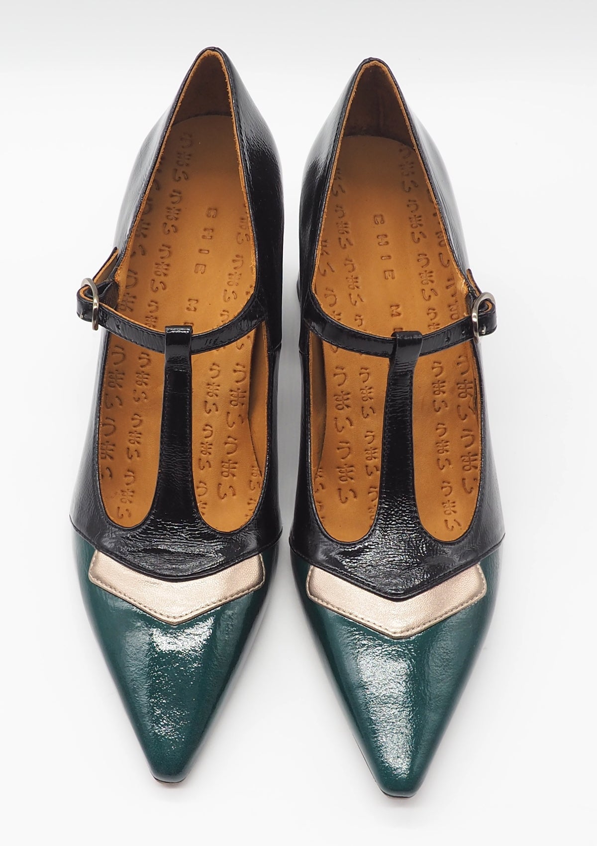Damen Pumps mit T-Spange in Lackleder in Schwarz & Grün - Aumi Damen Pumps Chie Mihara
