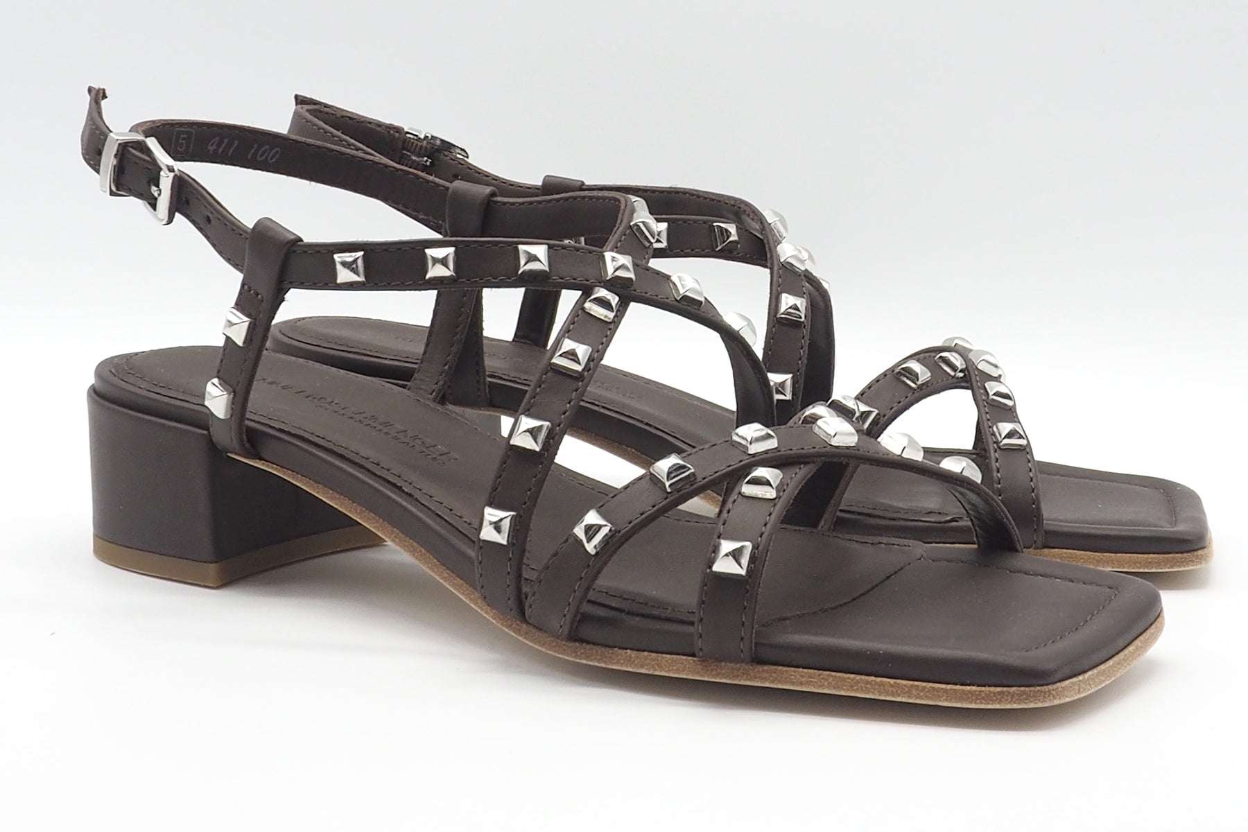 Damen Sandale aus Leder in Dunkelbraun mit Nieten in Silber - 4cm Absatz Damen Sandalen Kennel & Schmenger